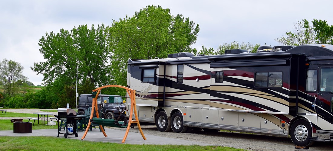 Deluxe Patio RV Site #18