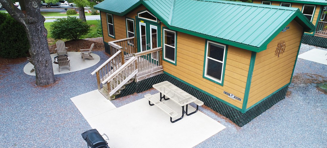 Large Deluxe Cabin, (WITH BATHROOM)