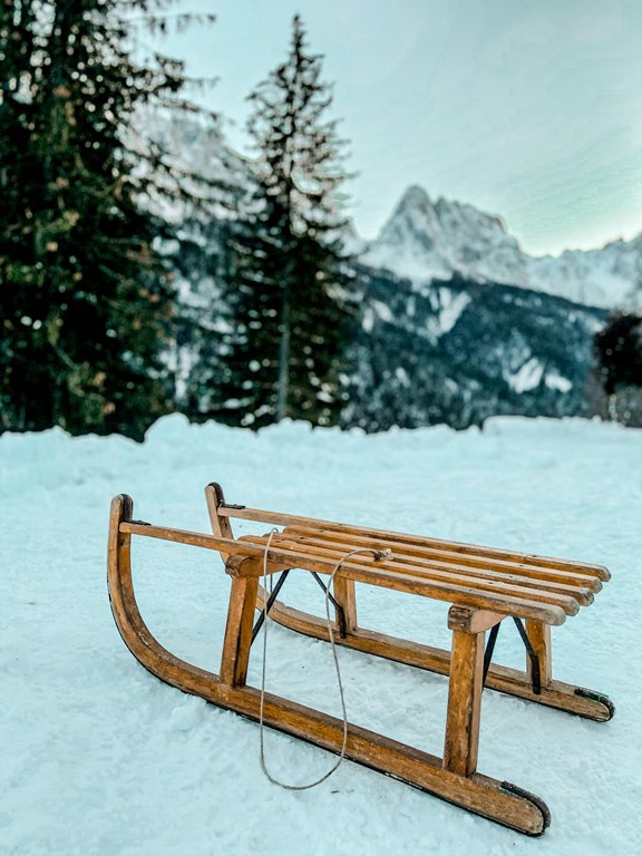 Back country ski & sled tours