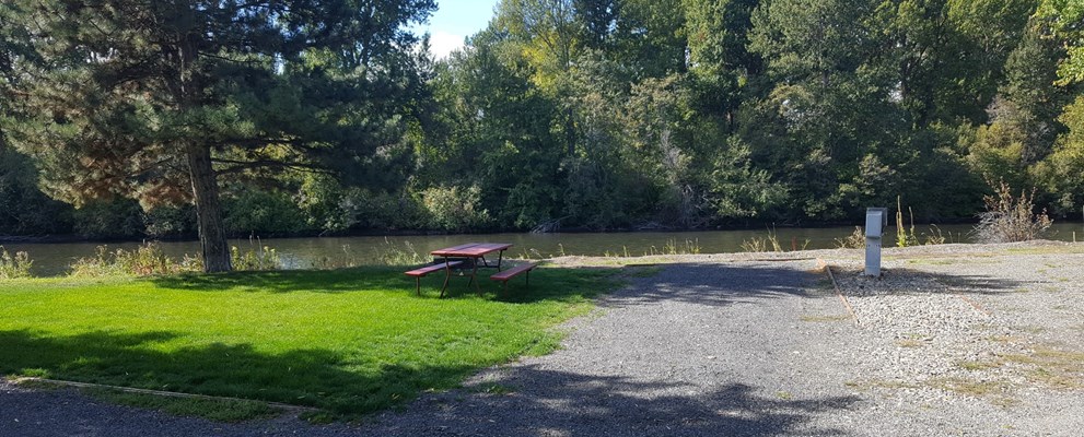 KOA RV SITE 20 30 AMP BACK-IN ON THE RIVER 2 OF 2