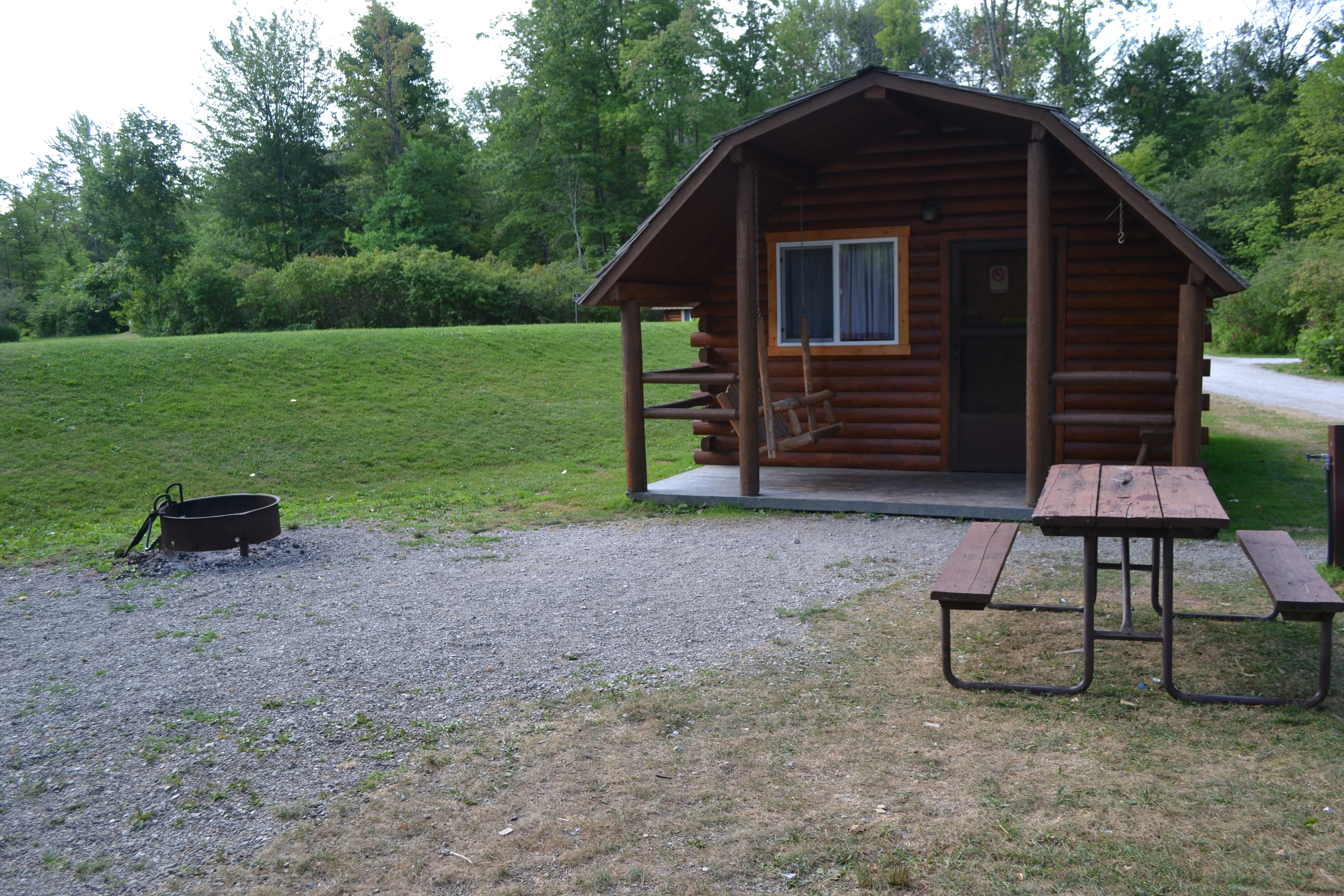 L02-2-Room Standard Cabin by the Pond