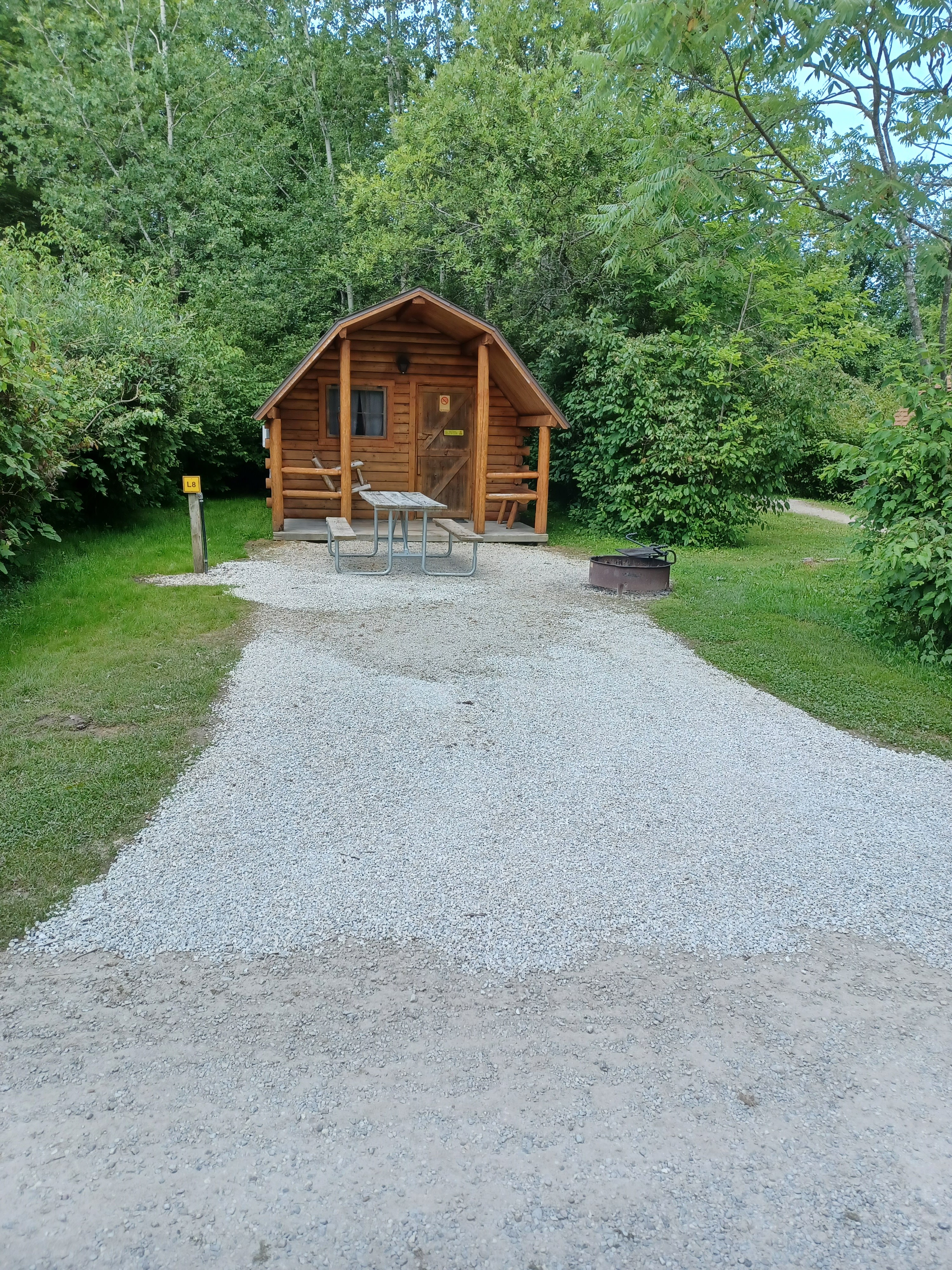 1-ROOM CAMPING CABIN (NO BATHROOM) CABIN WITH AC, heater and Fridge (L08)