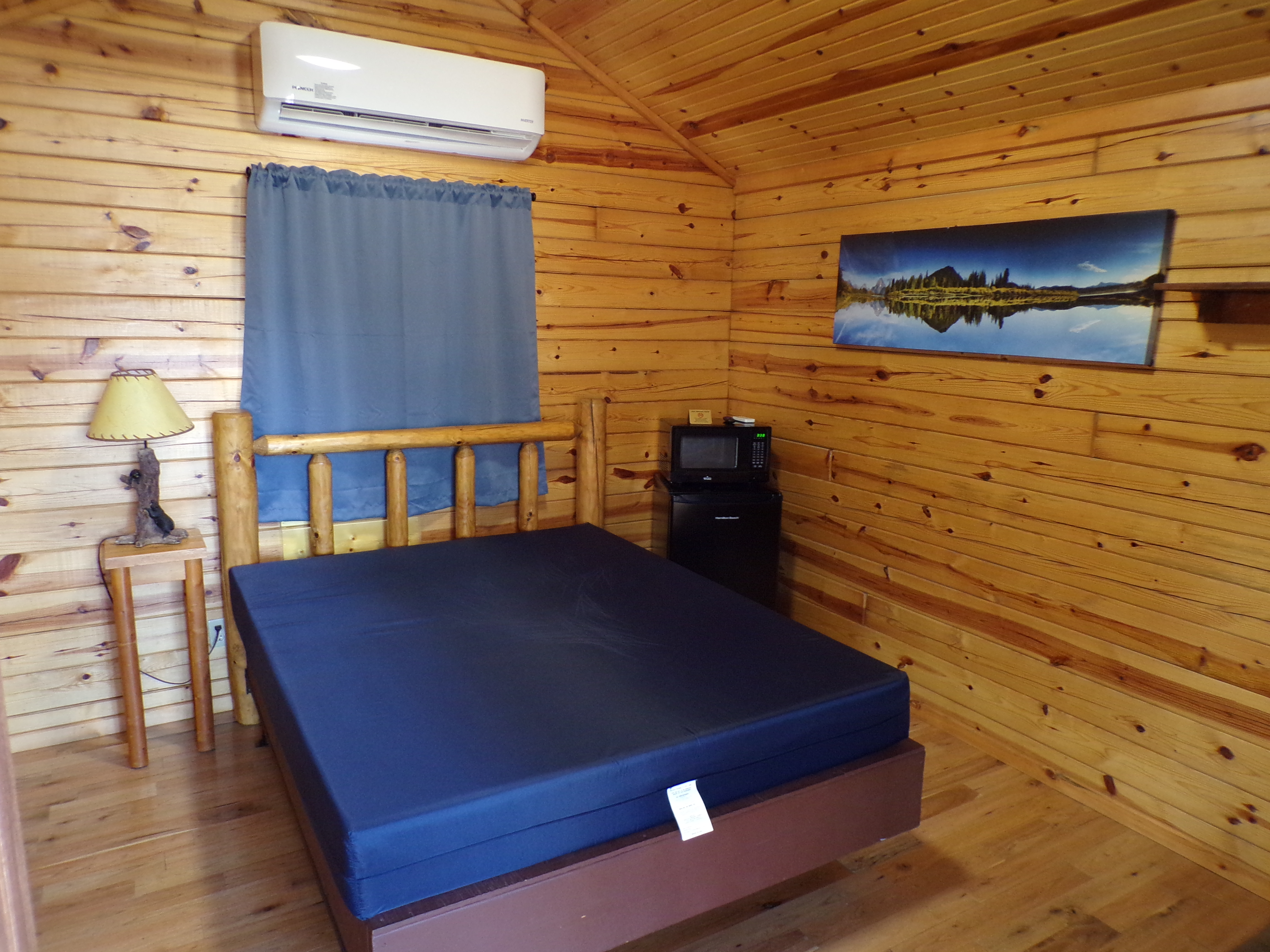 Cabin 75 Interior Queen size bed