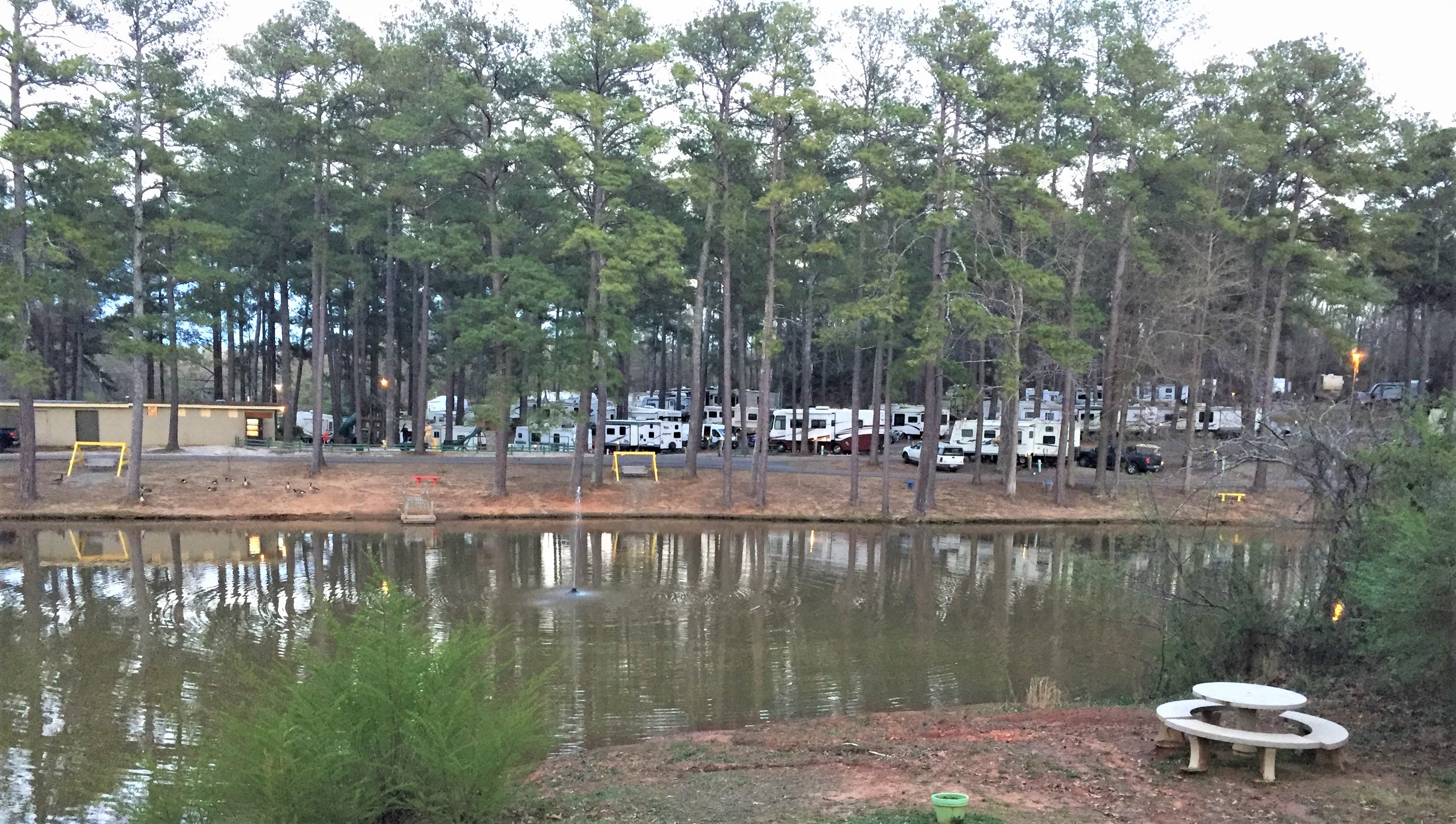 Forsyth, Lodging Forsyth KOA Journey