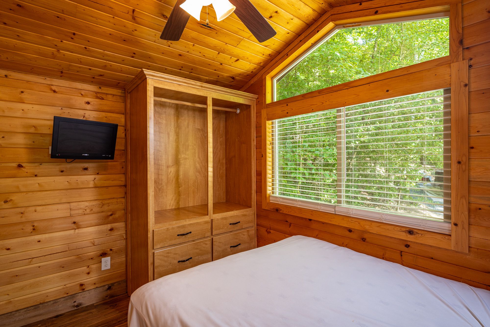 Deluxe Lodge