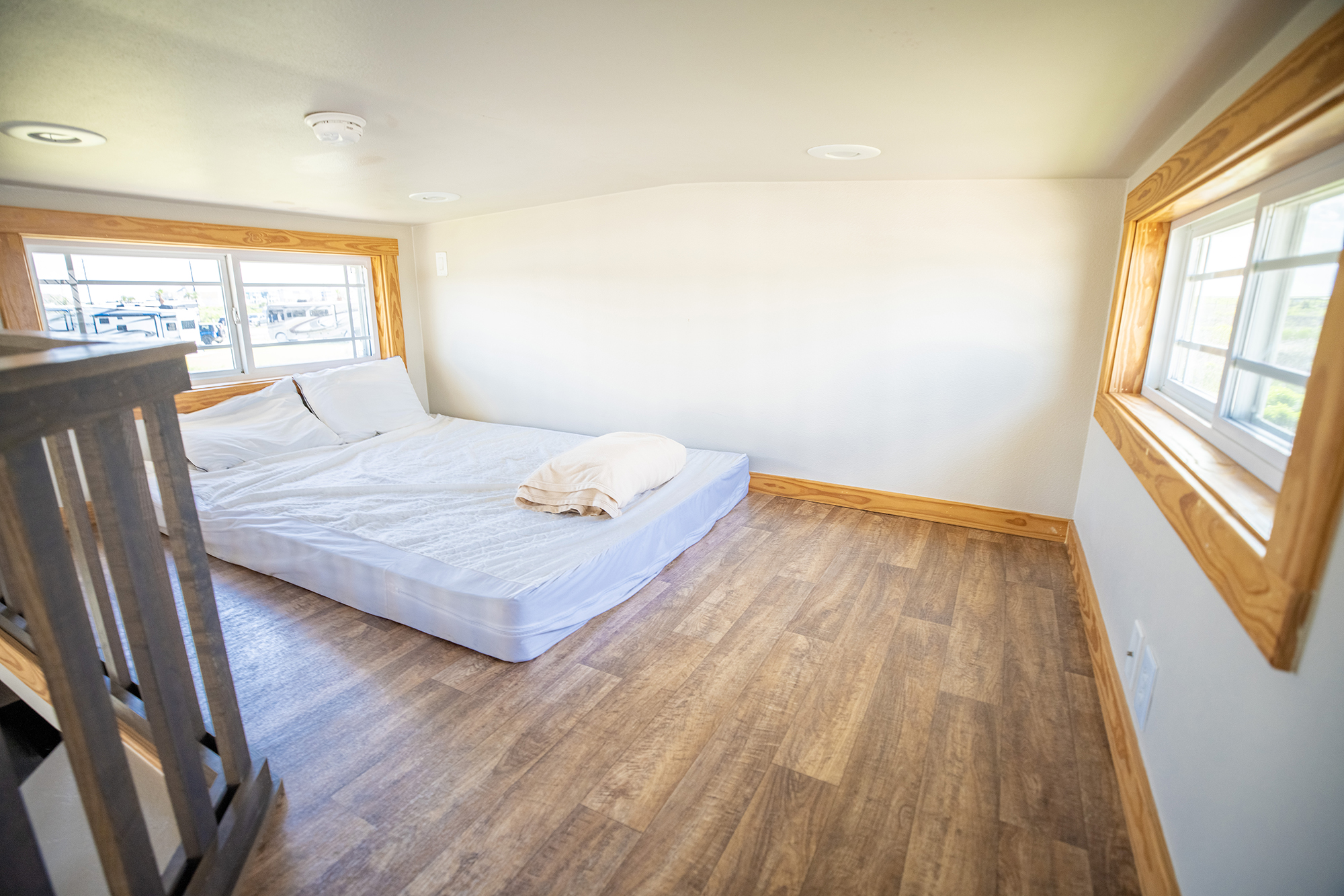 Deluxe Cabin F (Flamingo Fun)