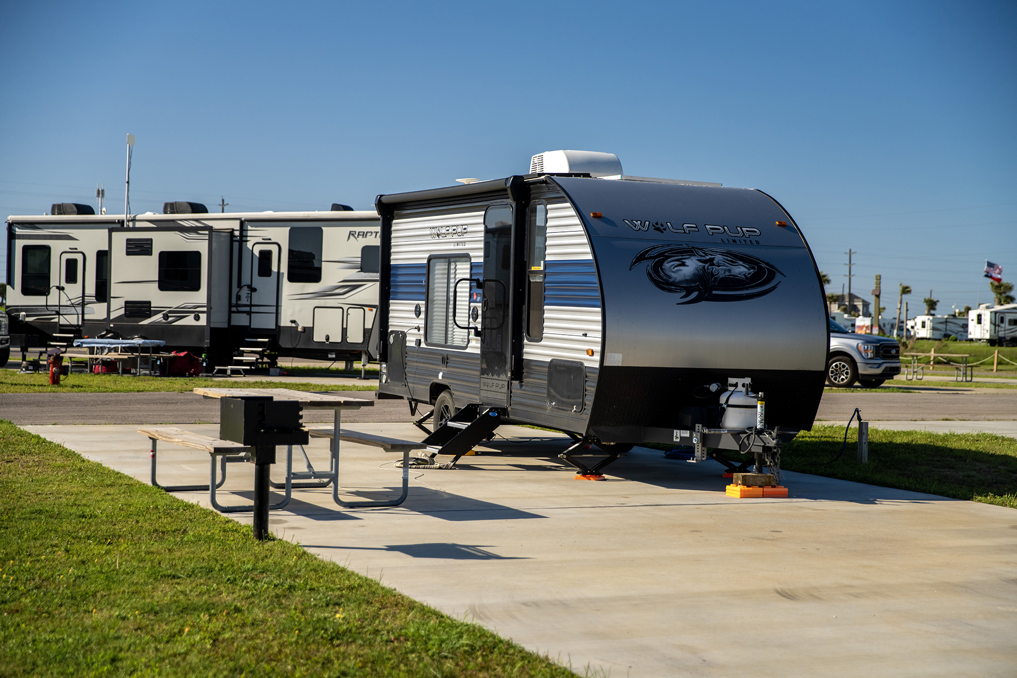 RV 331 - Pull Thru 50/30 AMPS FHU Big Rig