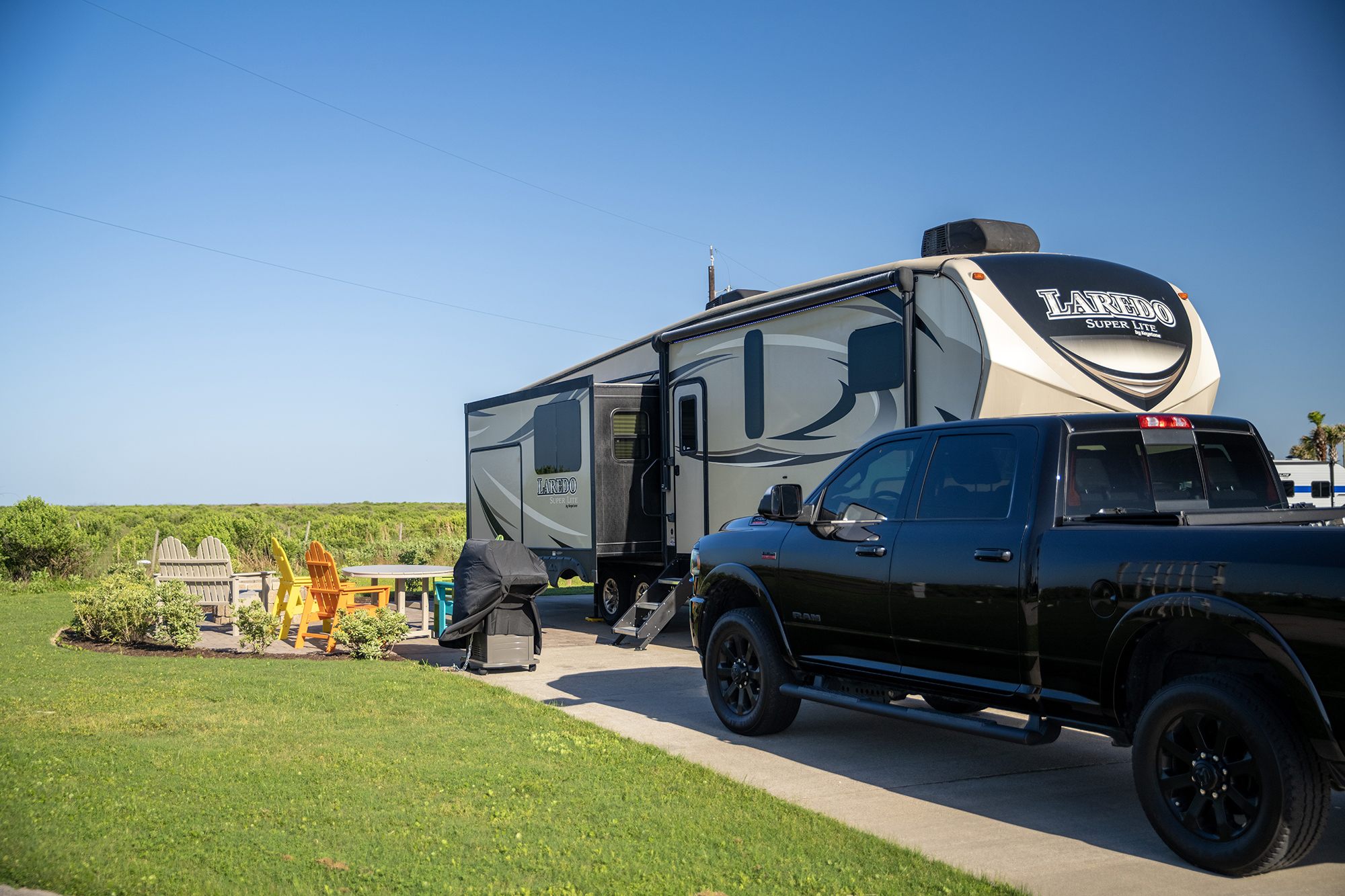 RV 25 - Back In 50/30 AMPS FHU KOA Patio