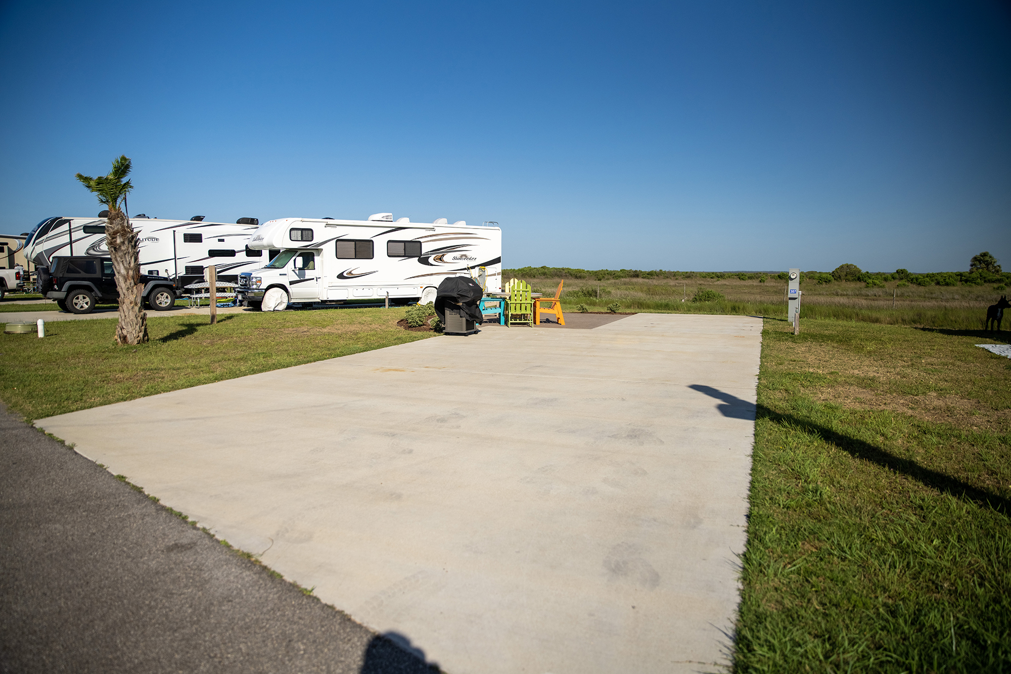 RV 307 - Back In 50/30 AMPS FHU KOA Patio