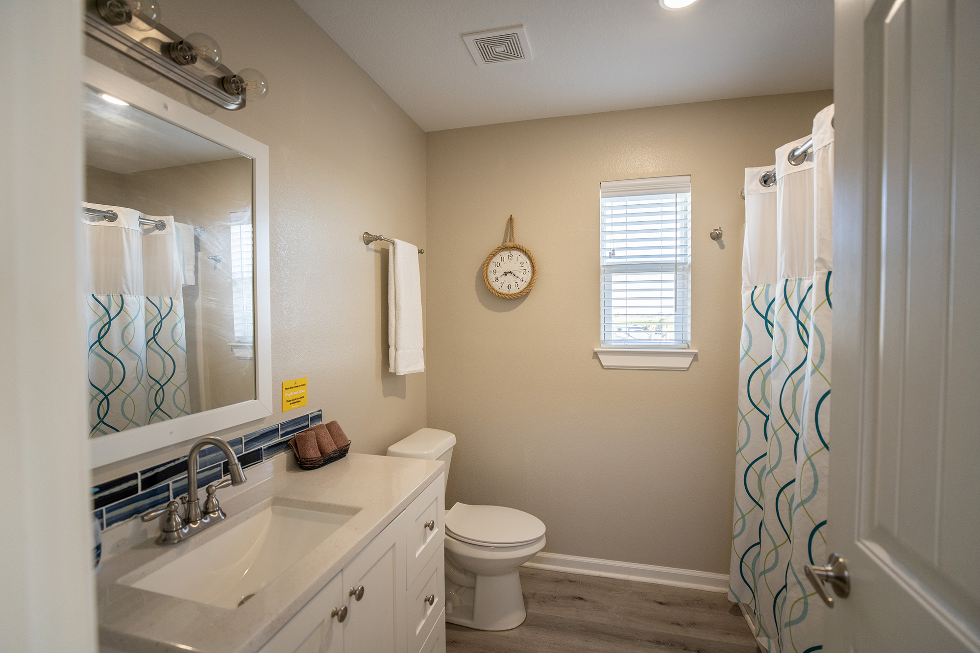 Deluxe Cabin A (Aqua Vista) - Elevated, Sleeps 6