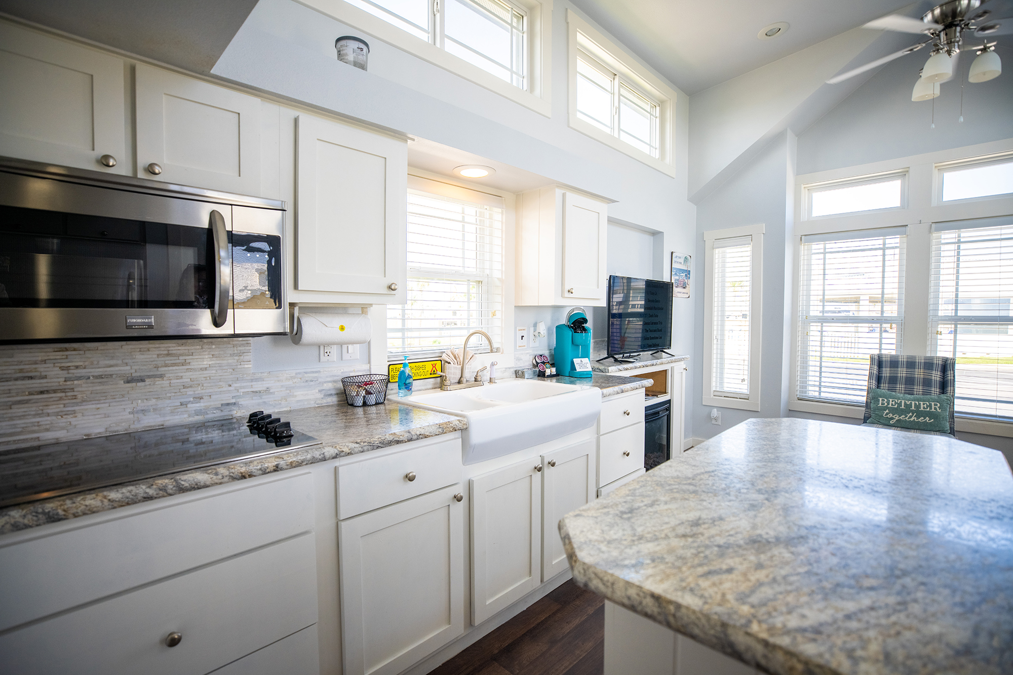 Deluxe Cabin E (Endless Summer) - Loft, Sleeps 8 KOAP
