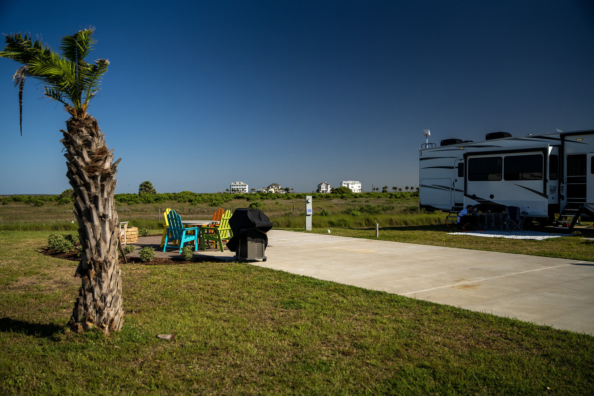 RV 307 - Back In 50/30 AMPS FHU KOA Patio