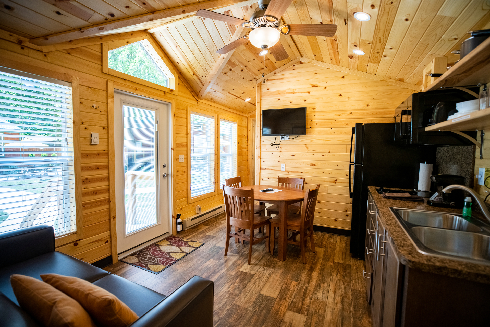 Cosby, Tennessee Lodging Gatlinburg East / Smoky Mountain KOA Holiday