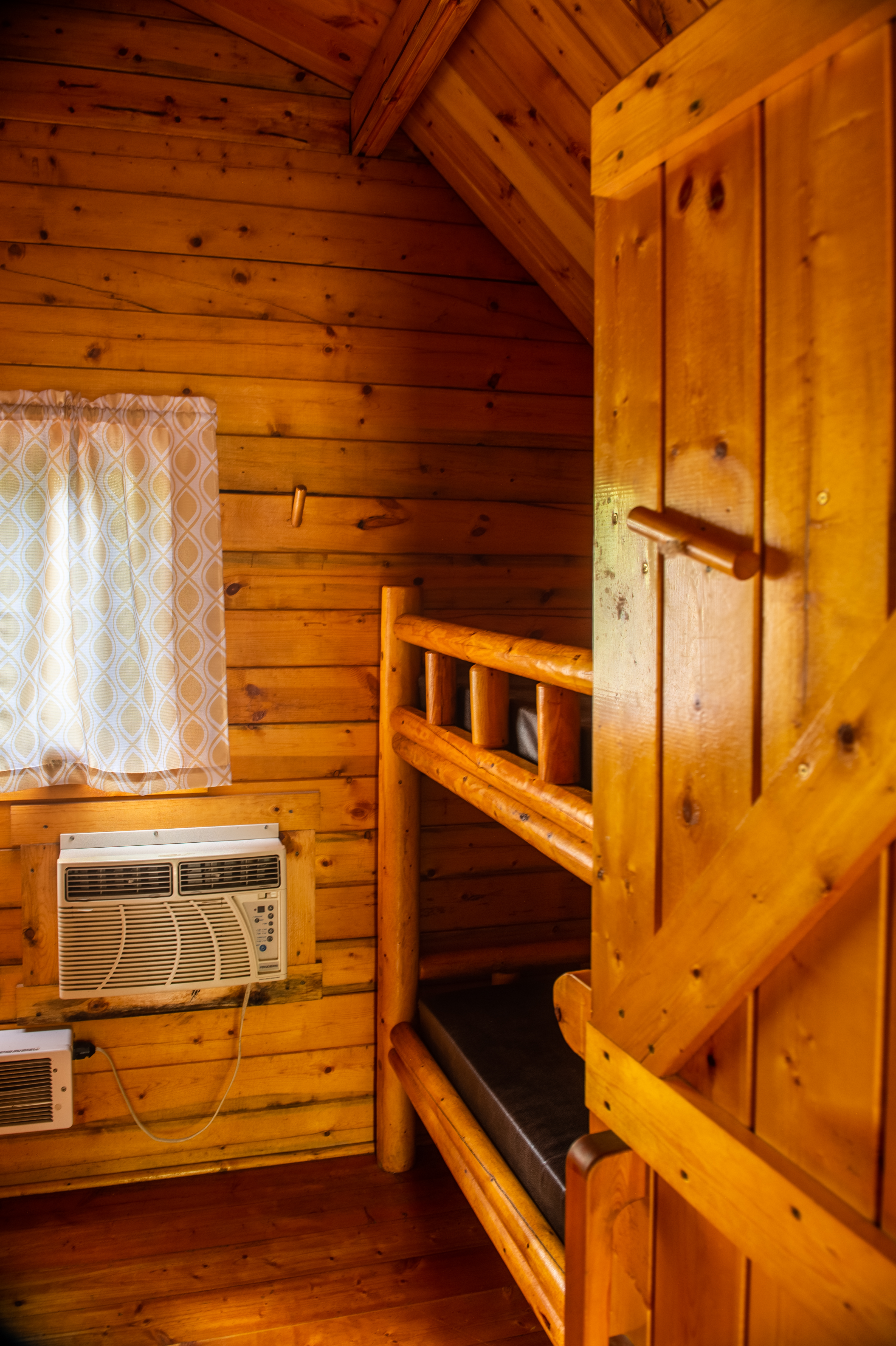 Back room w/ 2 sets of bunk beds