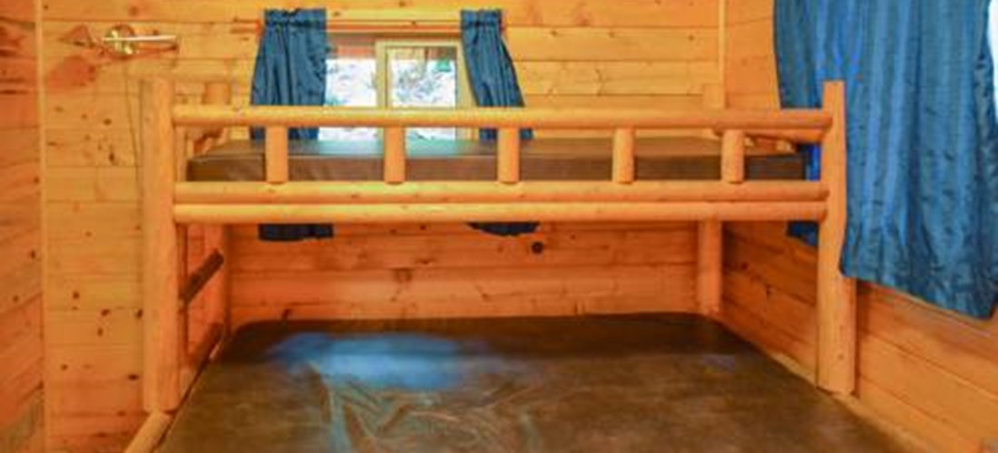 Deluxe Cabin-Deluxe Cottage Bedroom