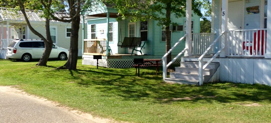 DELUXE COTTAGES