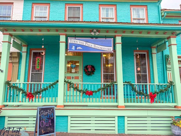 Boonsboro, MD home of author Nora Roberts, Visit Turn the Page Bookstore