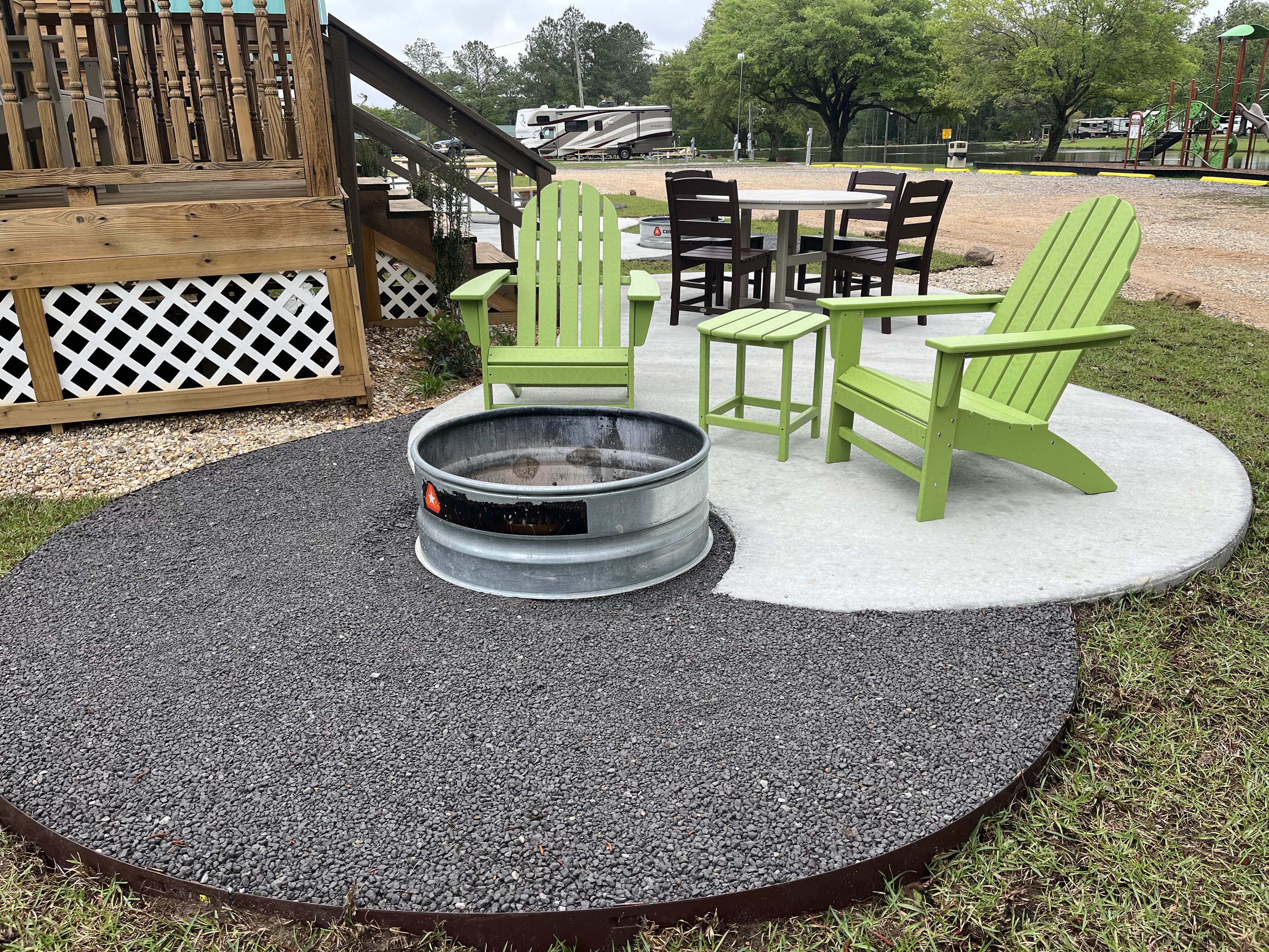 Deluxe Cabin (Full Bath with Shower), Patio Pictures Hattiesburg