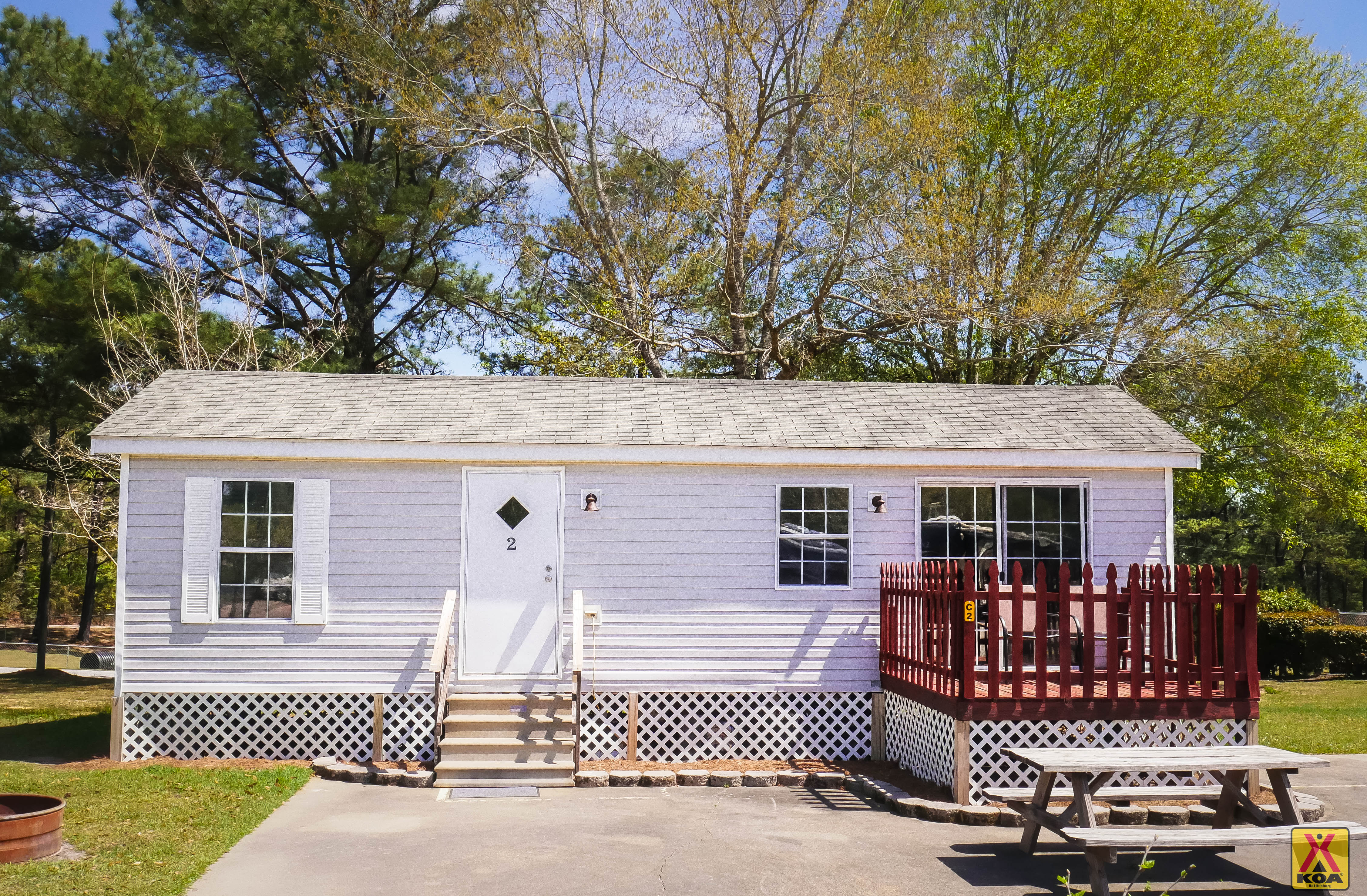 Deluxe Cabin (Full Bath with Tub & Shower) Pictures Hattiesburg