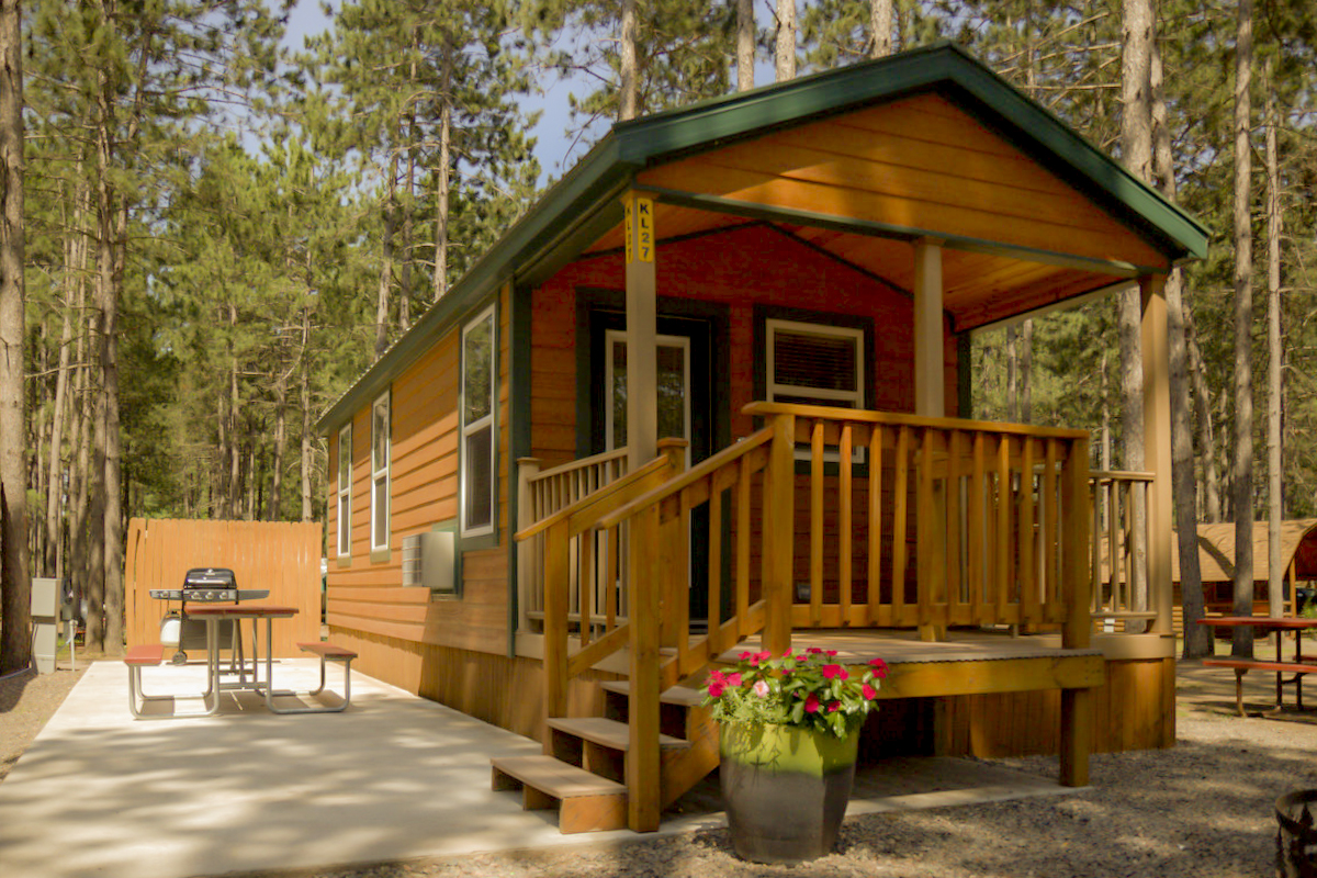 Hayward, Wisconsin Lodging | Hayward KOA Holiday