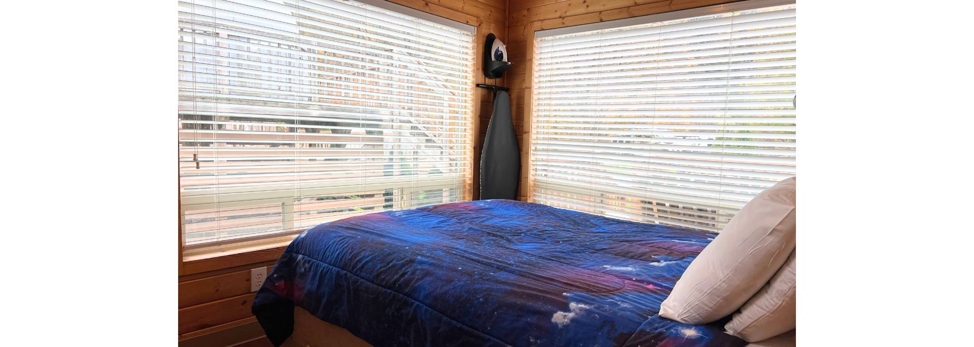#AL - Astronomy Lodge - Master Bedroom, Featuring a Queen Sized Bed