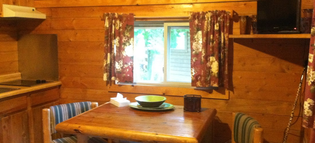 Hilltop Cottage (DK) dining table