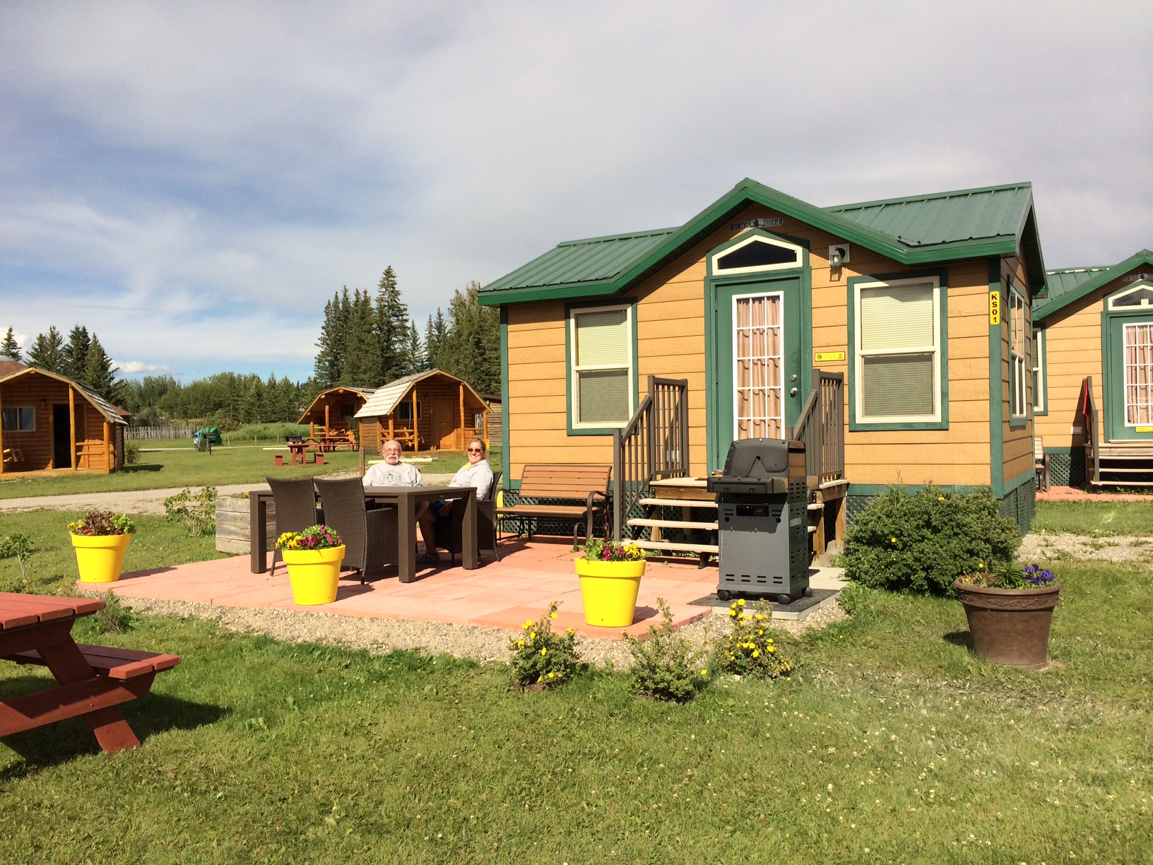 Deluxe New Patio Cabin (w/bathroom)