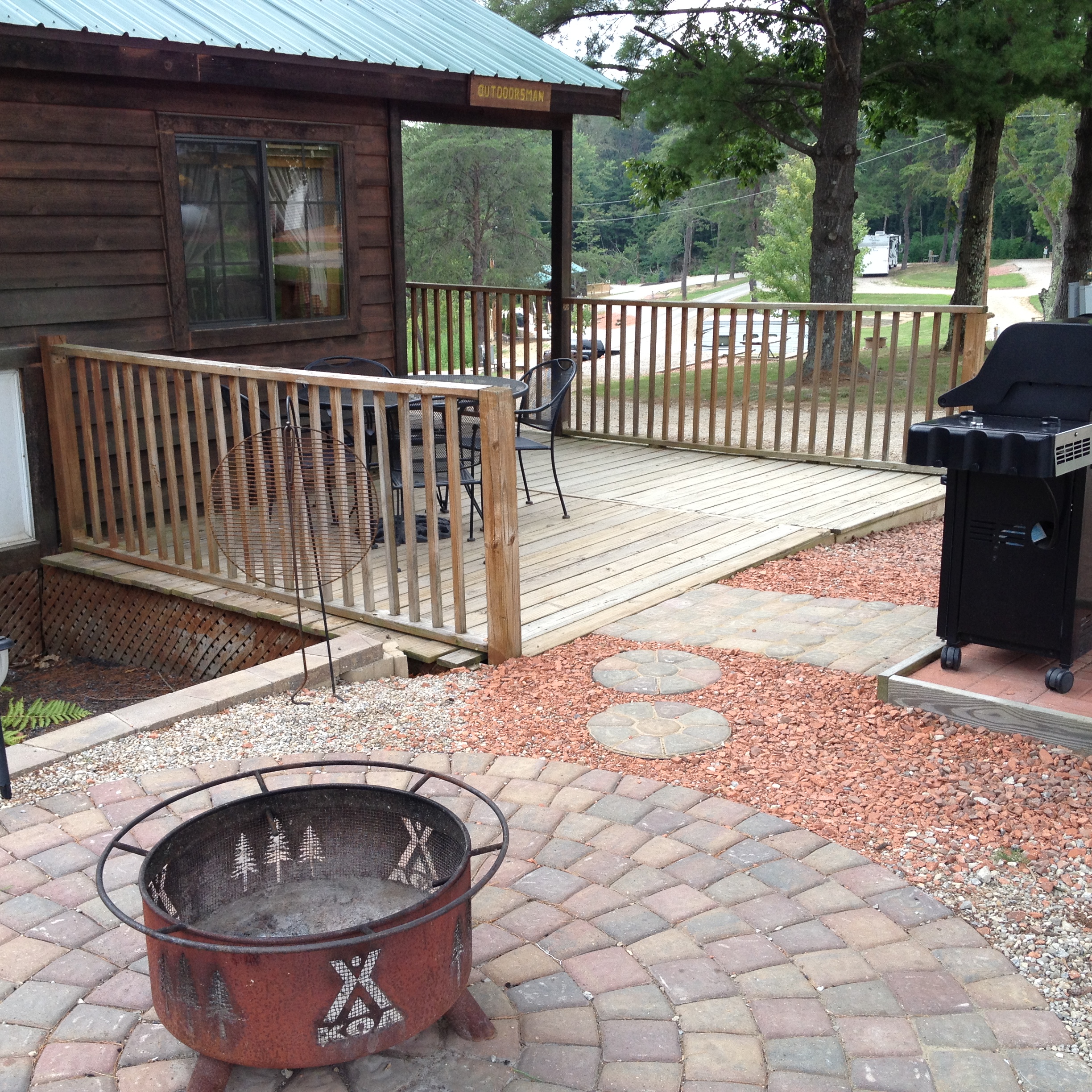Outdoorsman Outdoor Dining