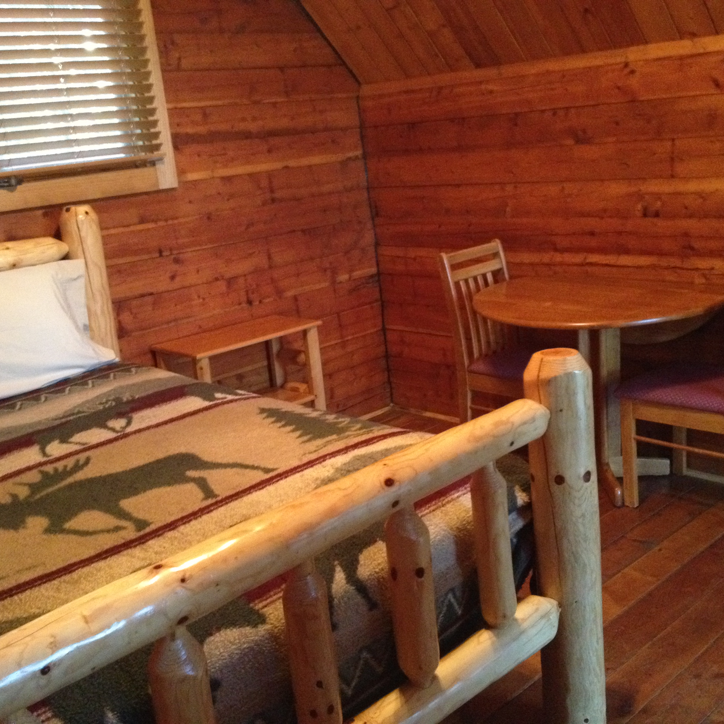Couples Camp Cabin Table/Chairs