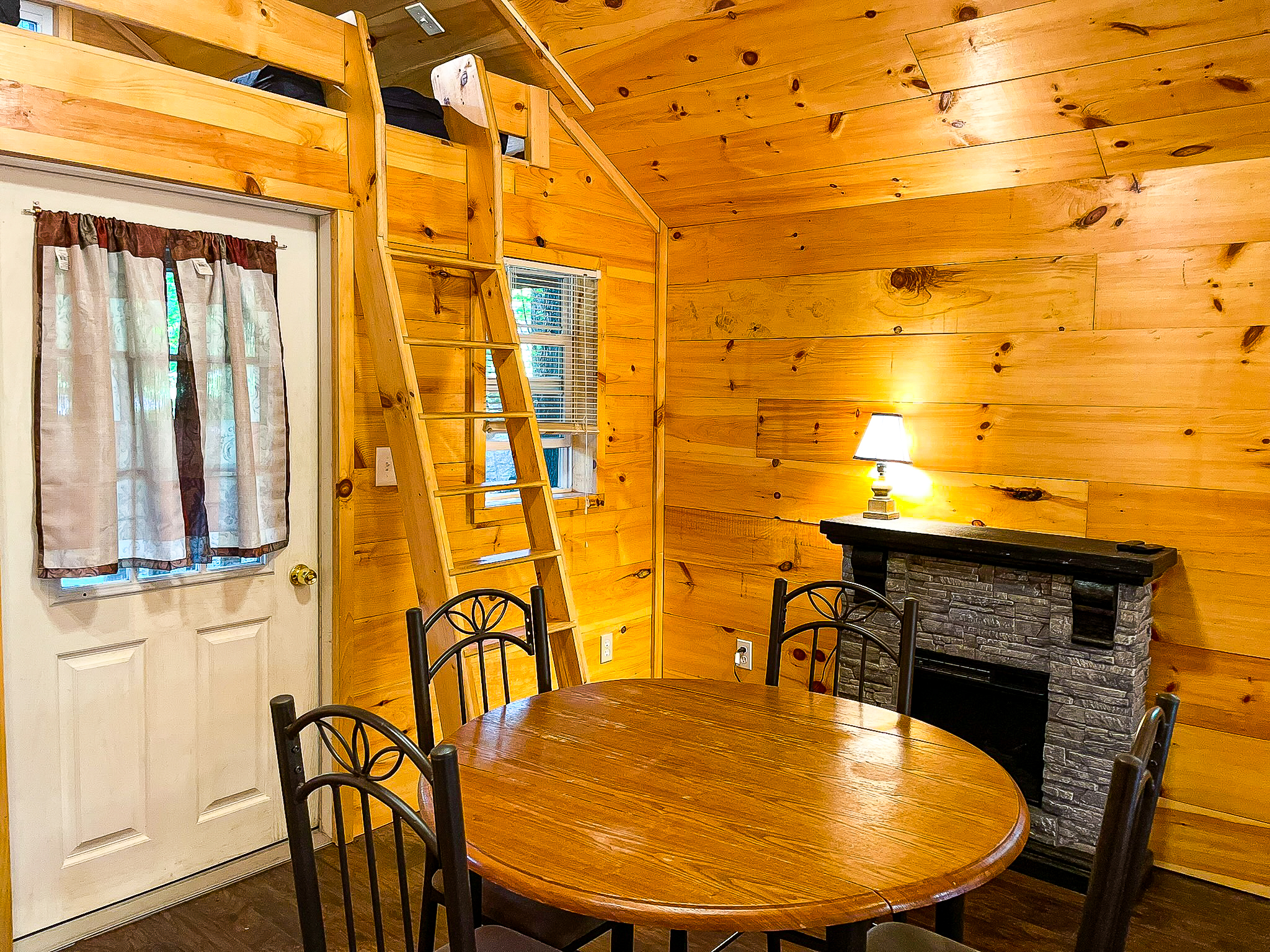 Deluxe Cabin Lodging in Honesdale, PA & the Poconos KOA