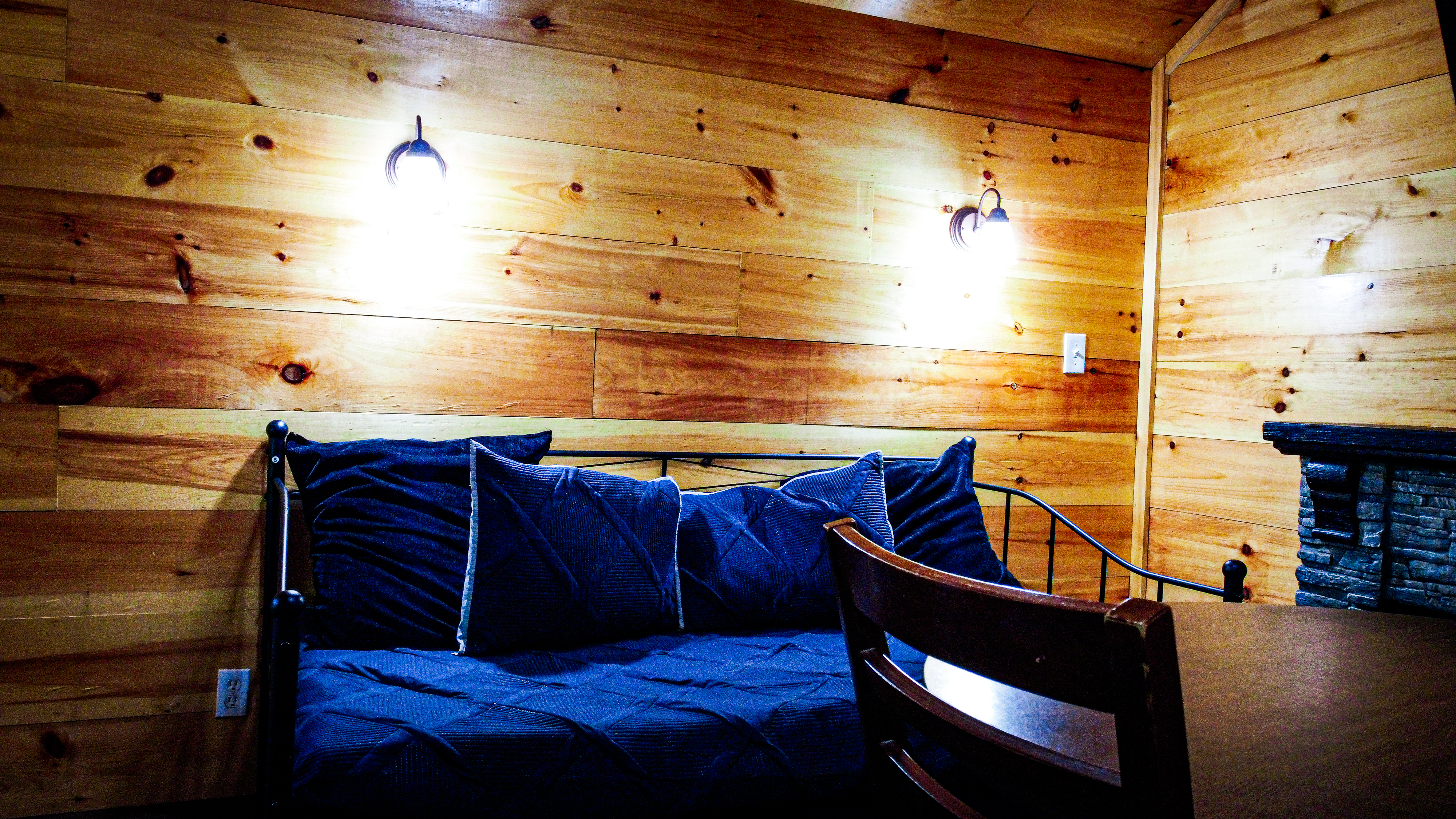 DK4 Futon/Living Area
