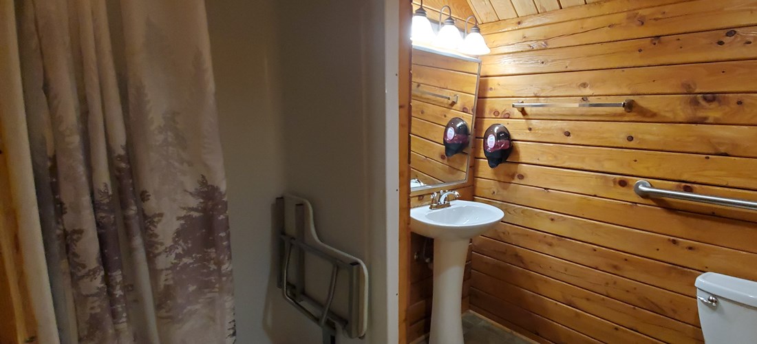 Accessible Bath in Camping Cottage (KT08)