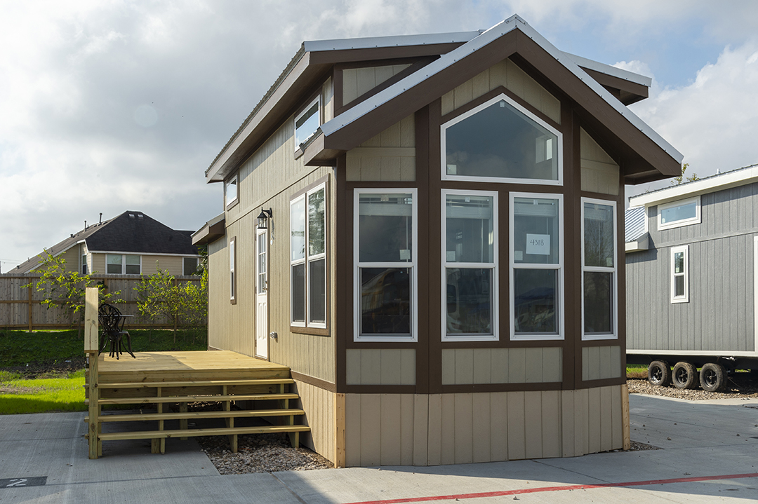 Deluxe Tiny Cabin 2