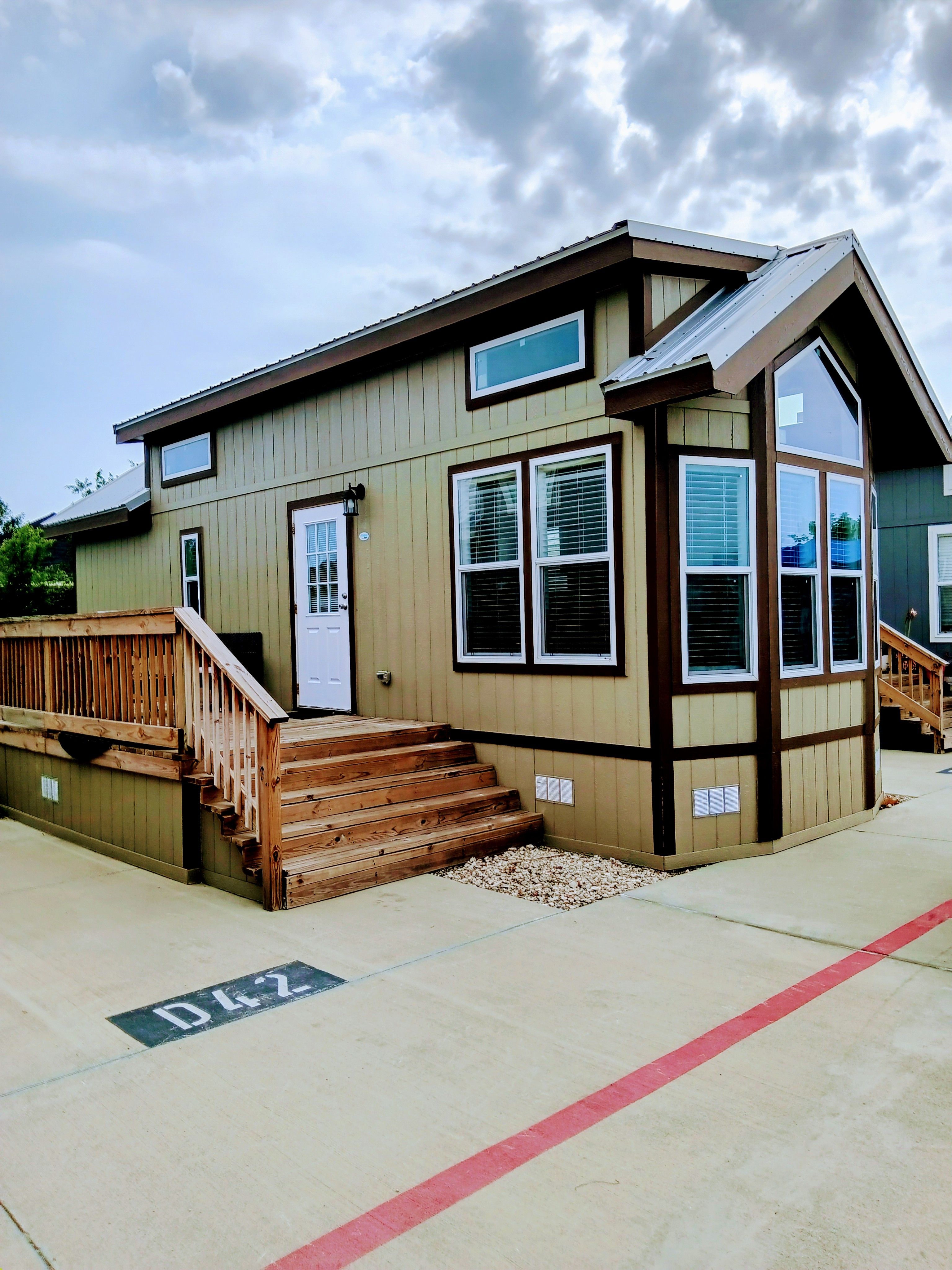 Deluxe Tiny Cabin 5