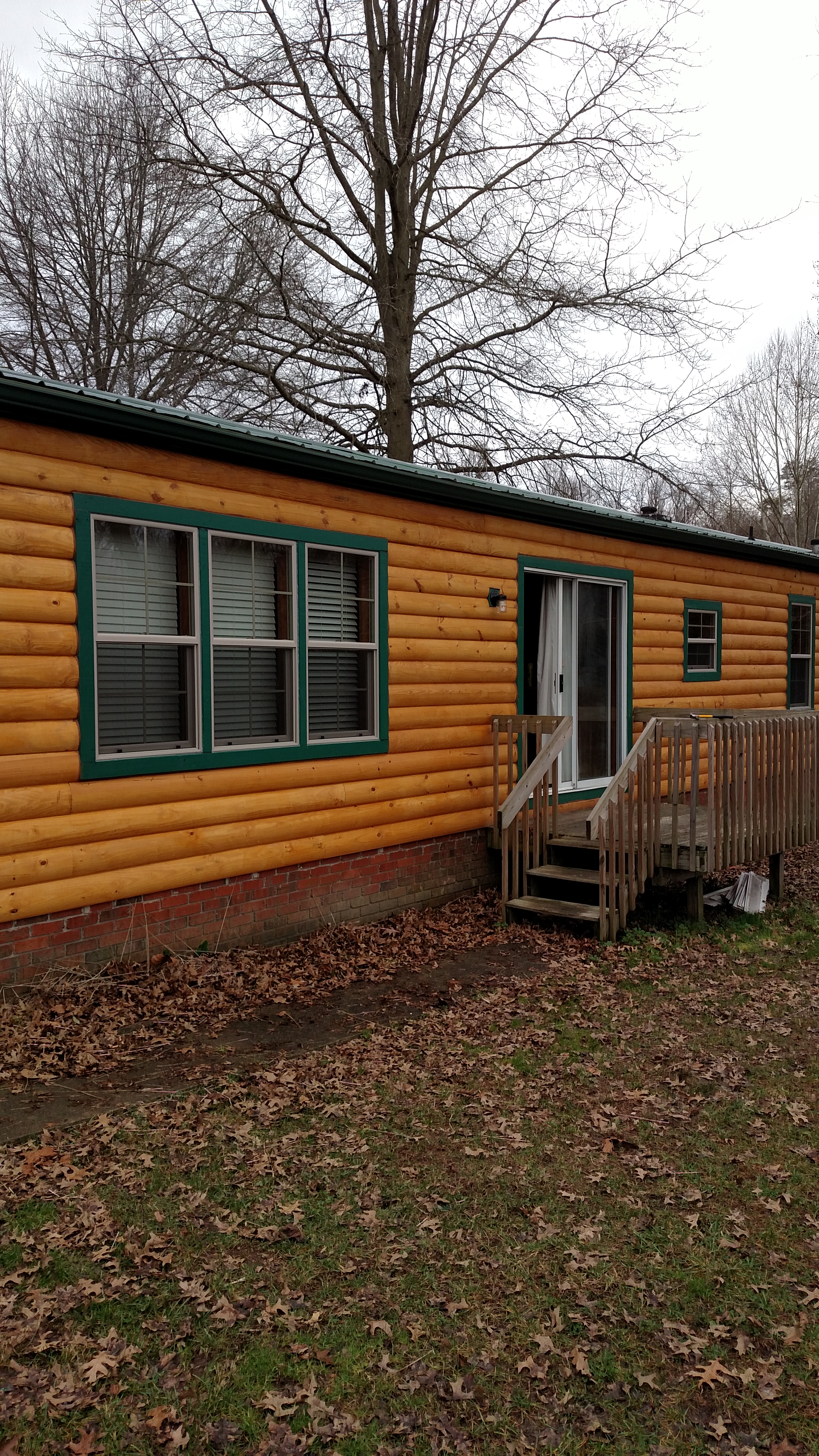 Deluxe Lodge
 w/back yard