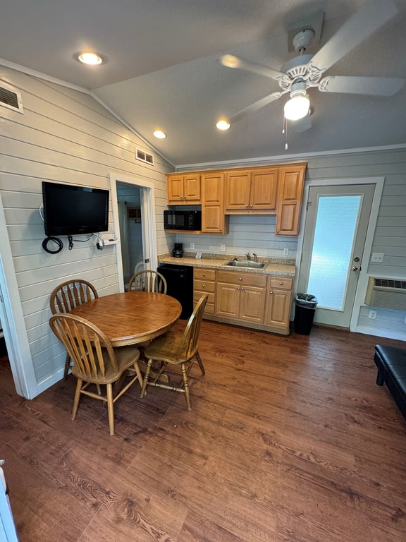 Red Deluxe Cabins (16-23)