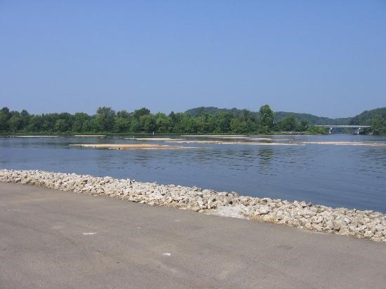 Tennessee River Freshwater Pearl Museum