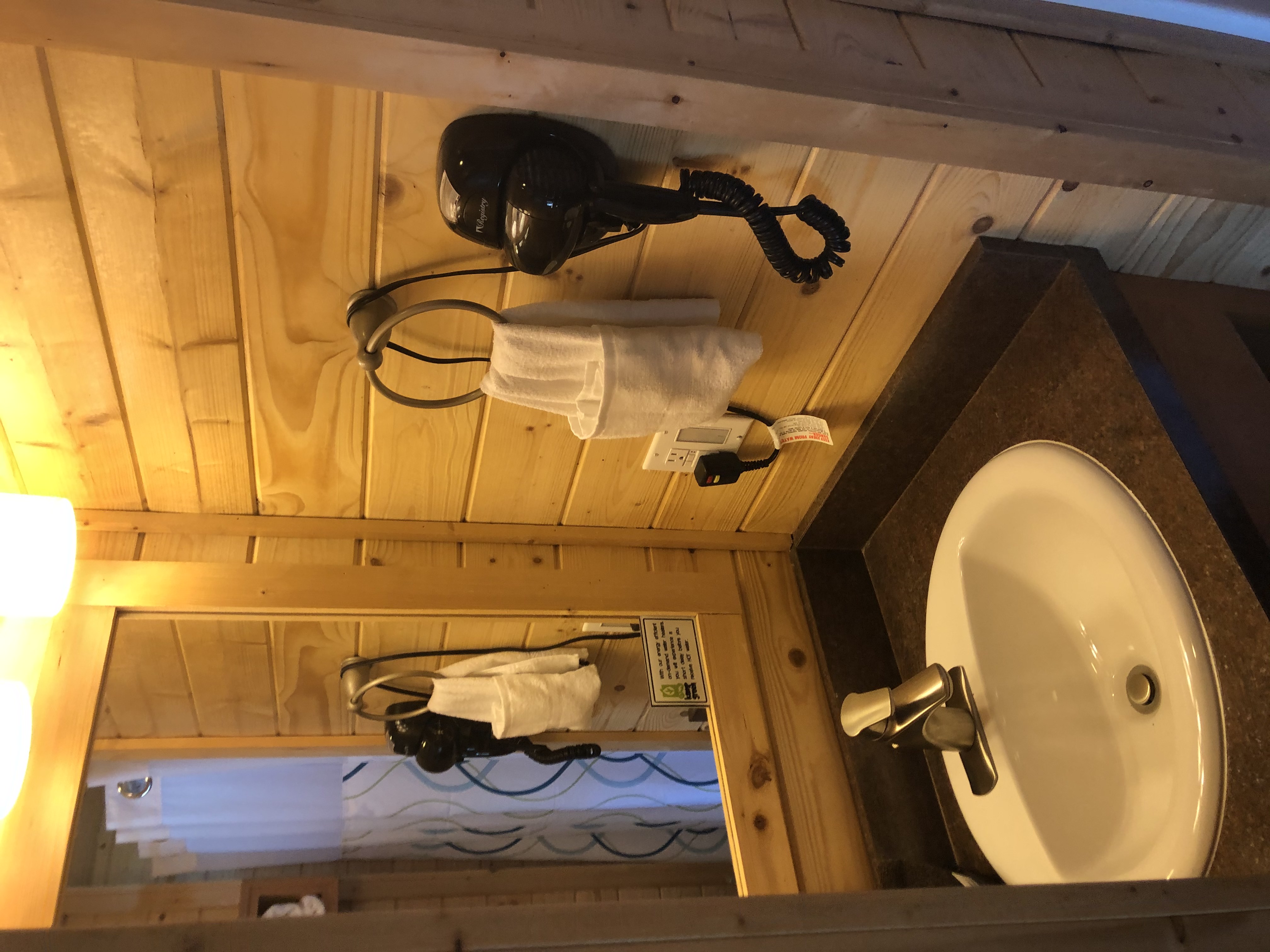 Deluxe Studio bath