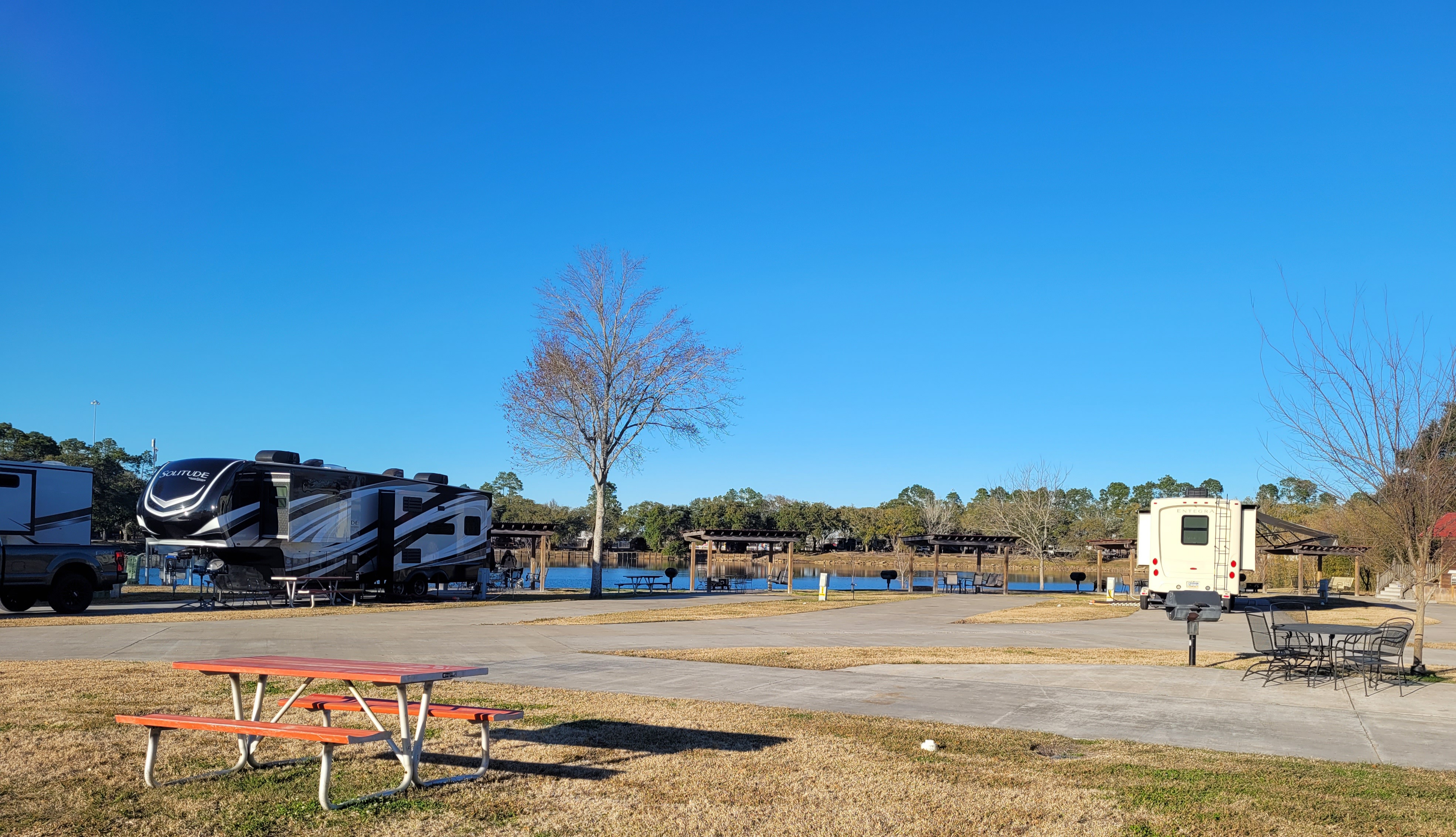 50amp Lakeside Patio .. sites 304-307