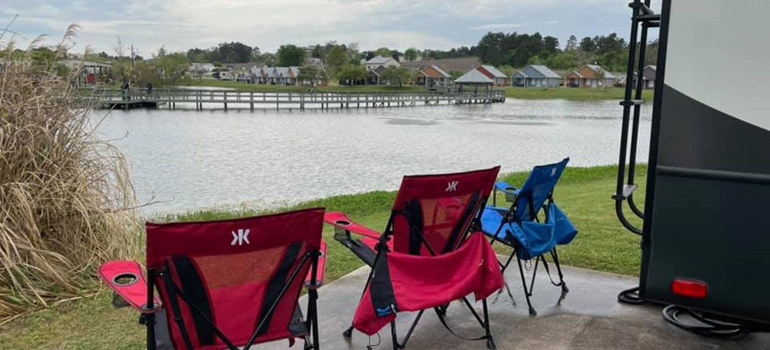 Relax off the rear of your site with one of our lakeside sites!