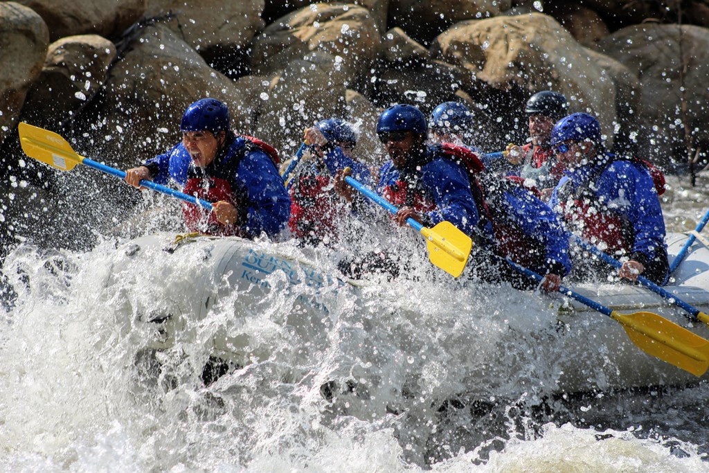 KERN RIVER OUTFITTERS -    RAFTING THE KERN RIVER