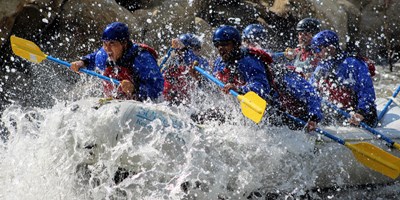 KERN RIVER OUTFITTERS -    RAFTING THE KERN RIVER