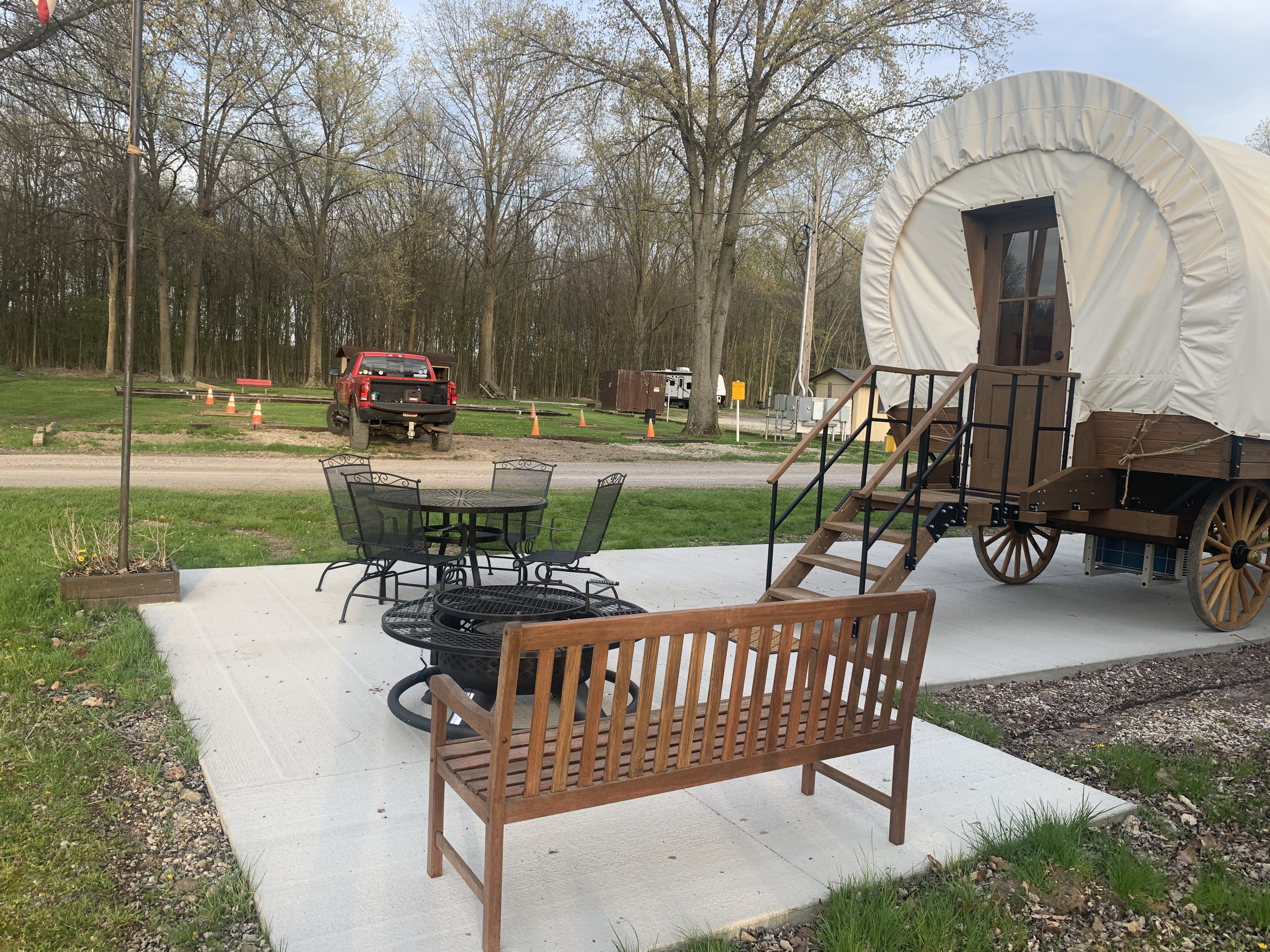 Covered Wagon (No Bathroom), KOA Patio ® Pictures Lake Milton
