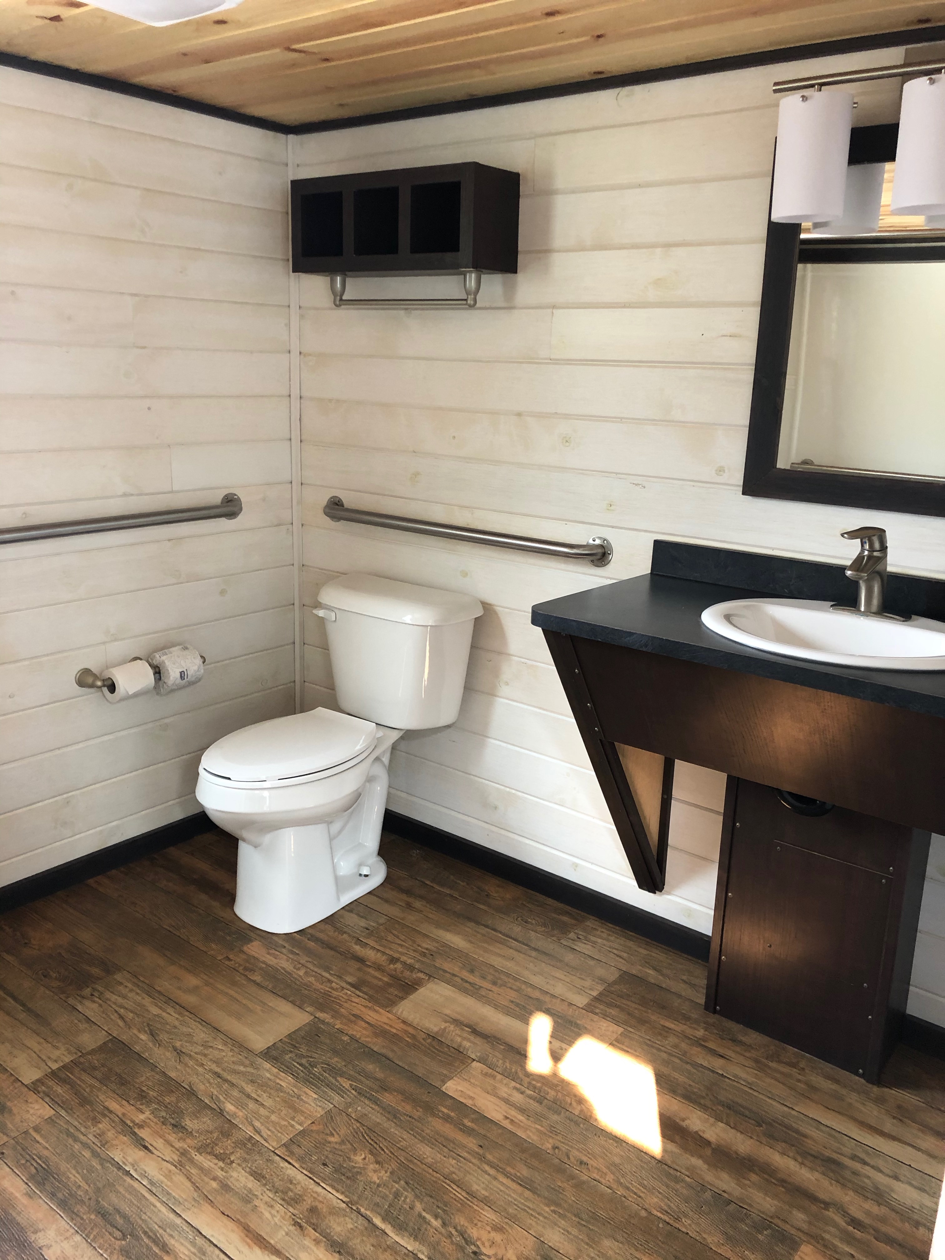 L47 Toilet/Sink