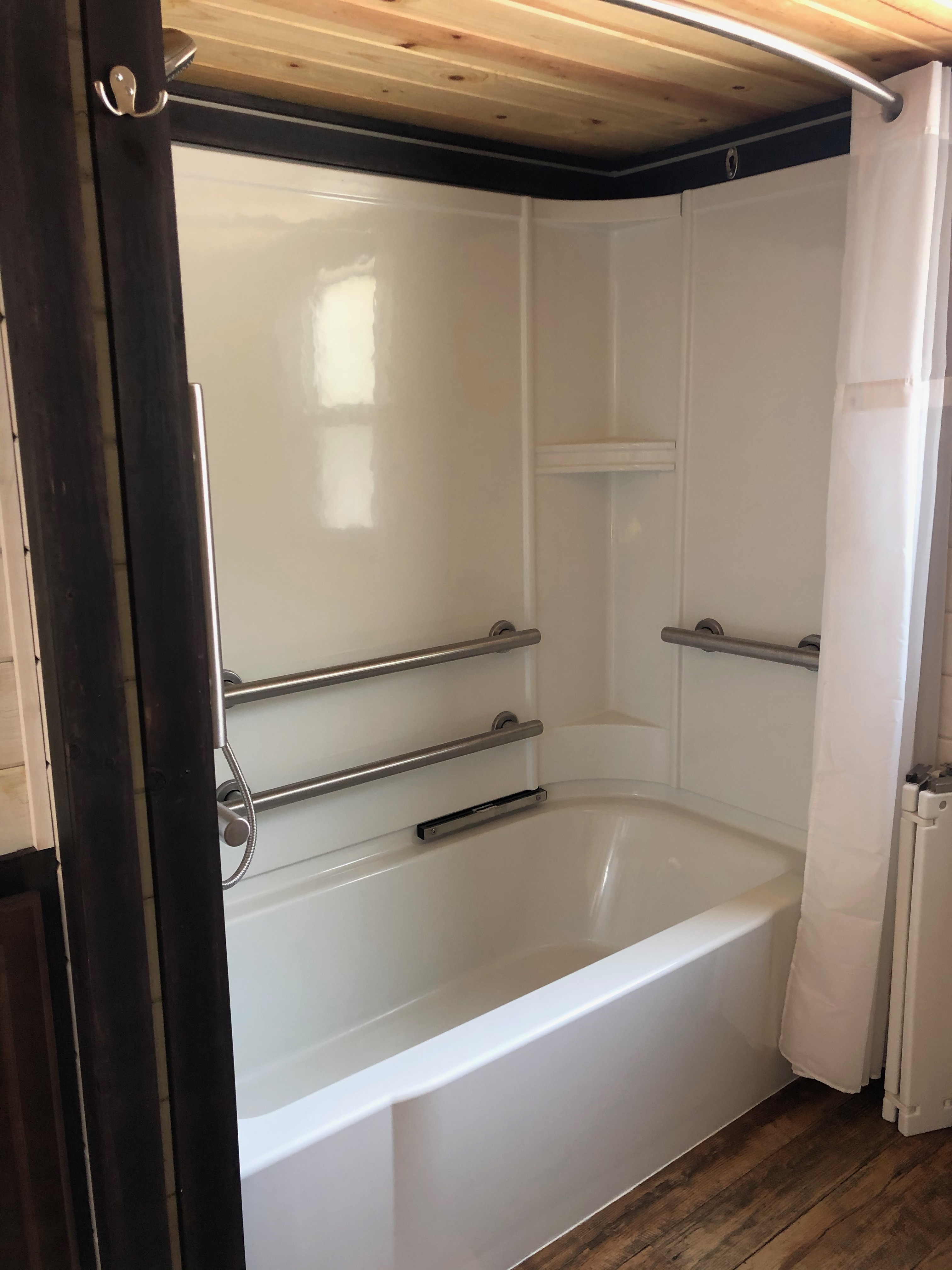 L47 Tub/Shower