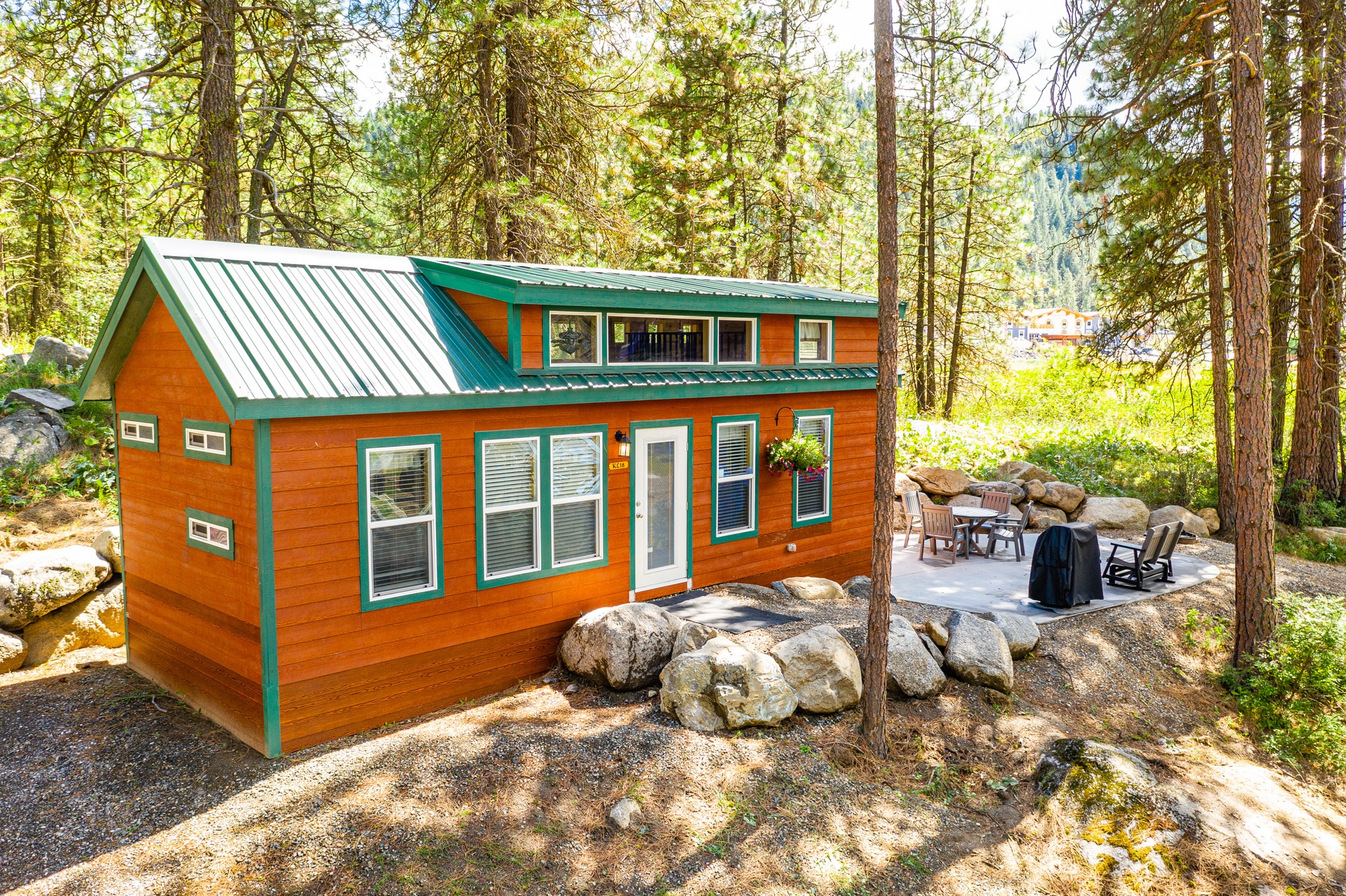 Deluxe Cabin (Full Bath with Shower), Patio Pictures Leavenworth