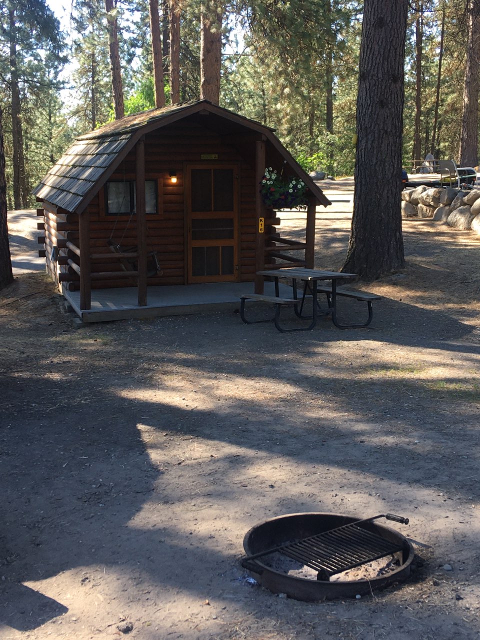 Deluxe Cabin (Full Bath with Shower), Patio Pictures Leavenworth