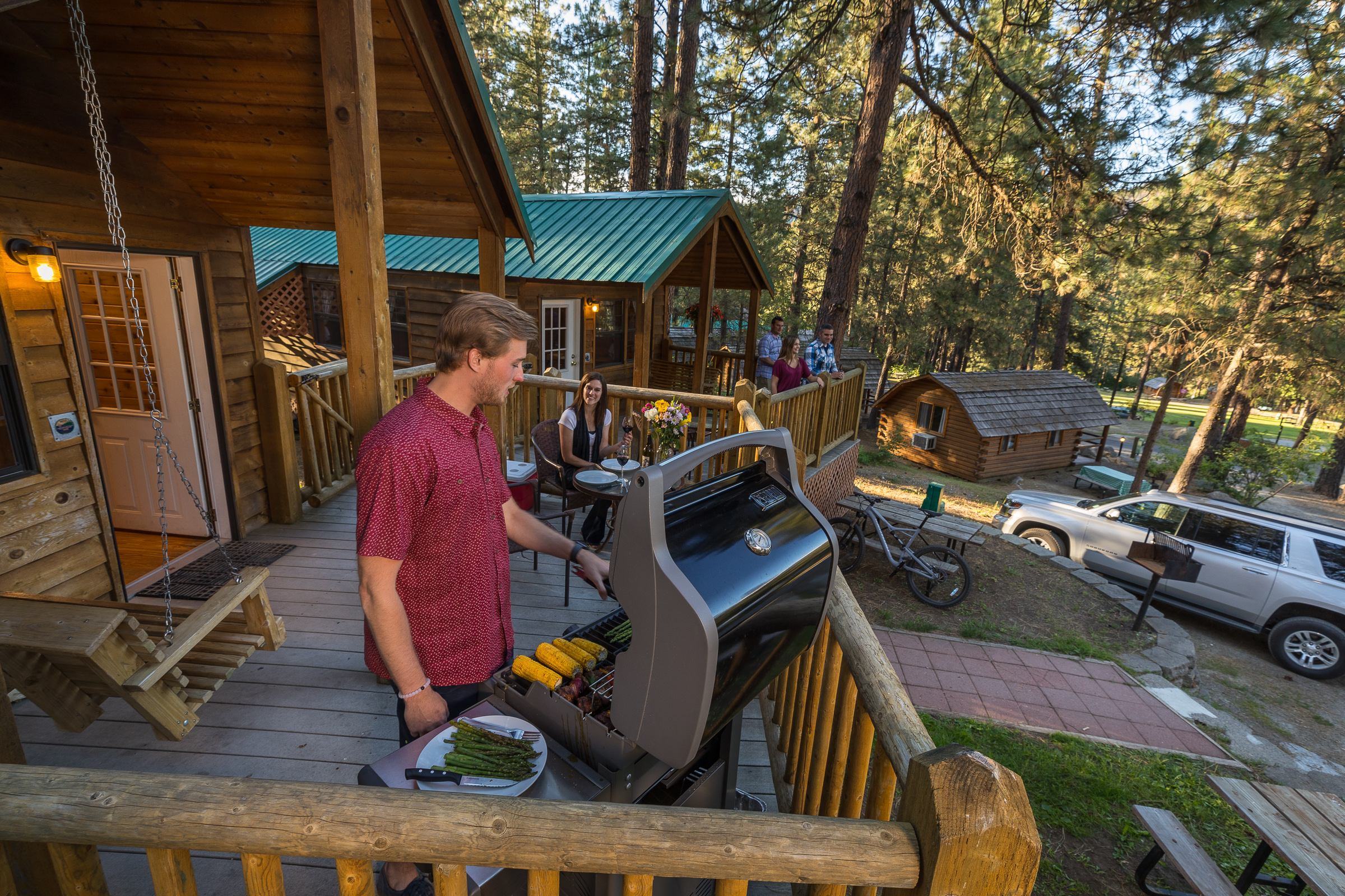 Deluxe Cabin (Full Bath with Shower), Patio Pictures Leavenworth