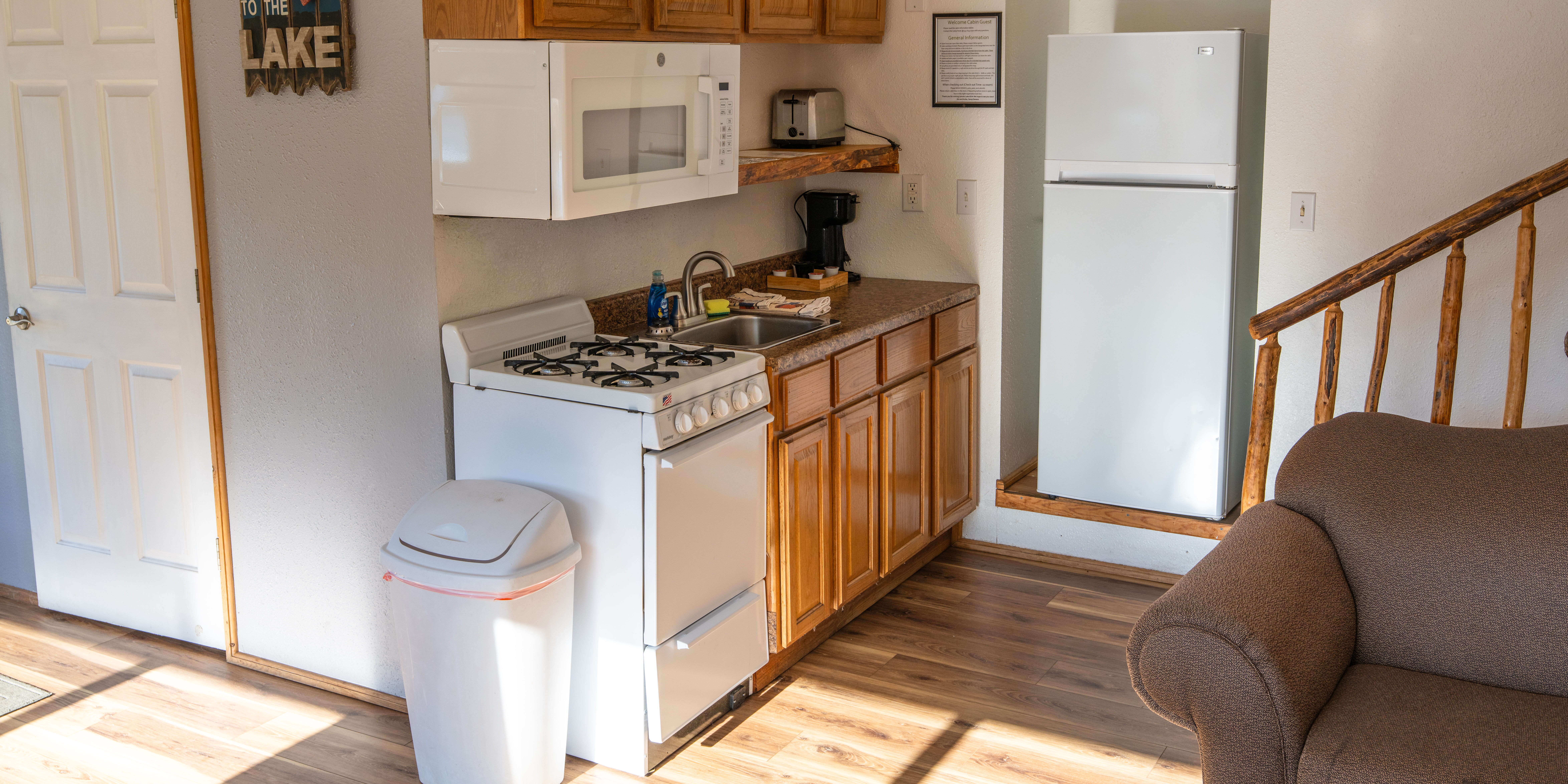 Full Kitchen with Fridge/Freezer.