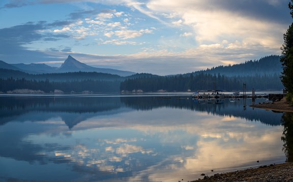 Fall Comes to Lemolo Lake